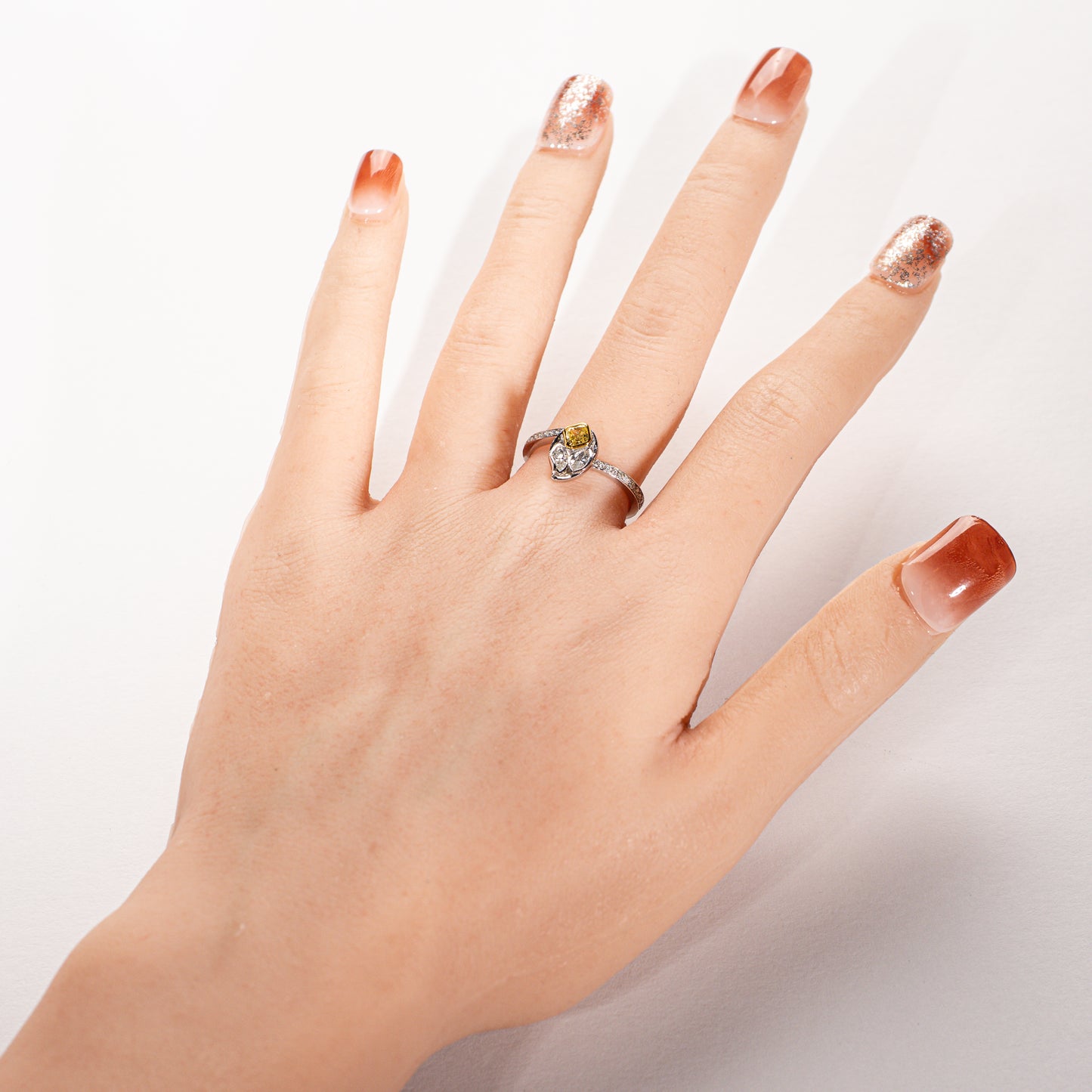 ダイヤモンド0.76ct K18 リーフリング