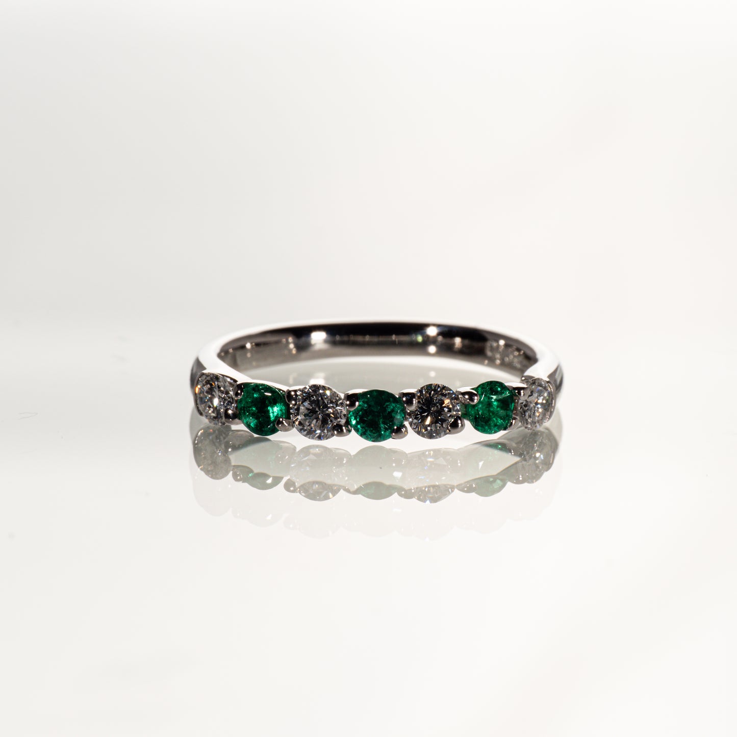 エメラルド0.34ct ダイヤモンド0.43ct Pt900 ハーフエタニティリング
