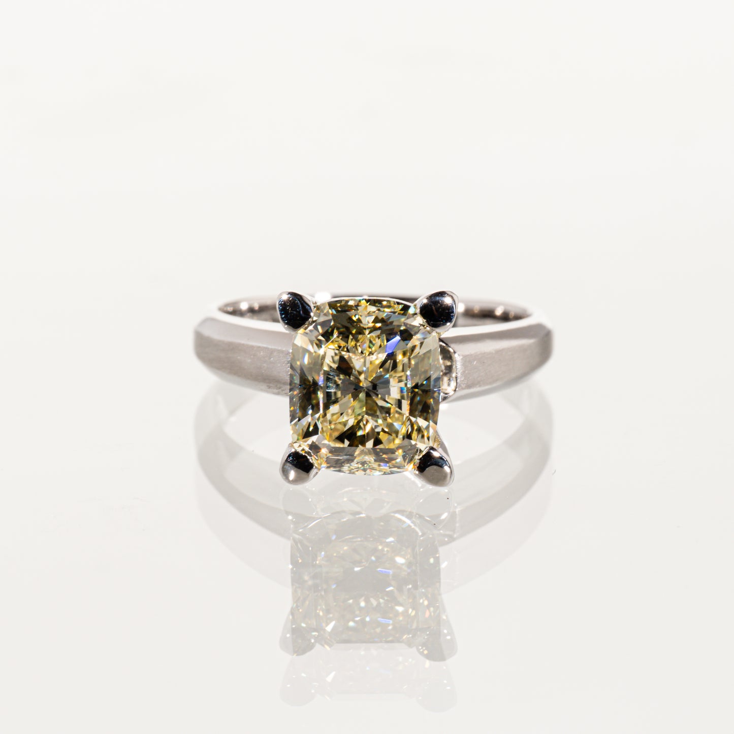 イエローダイヤモンド4.013ct Pt900 ソリテールリング