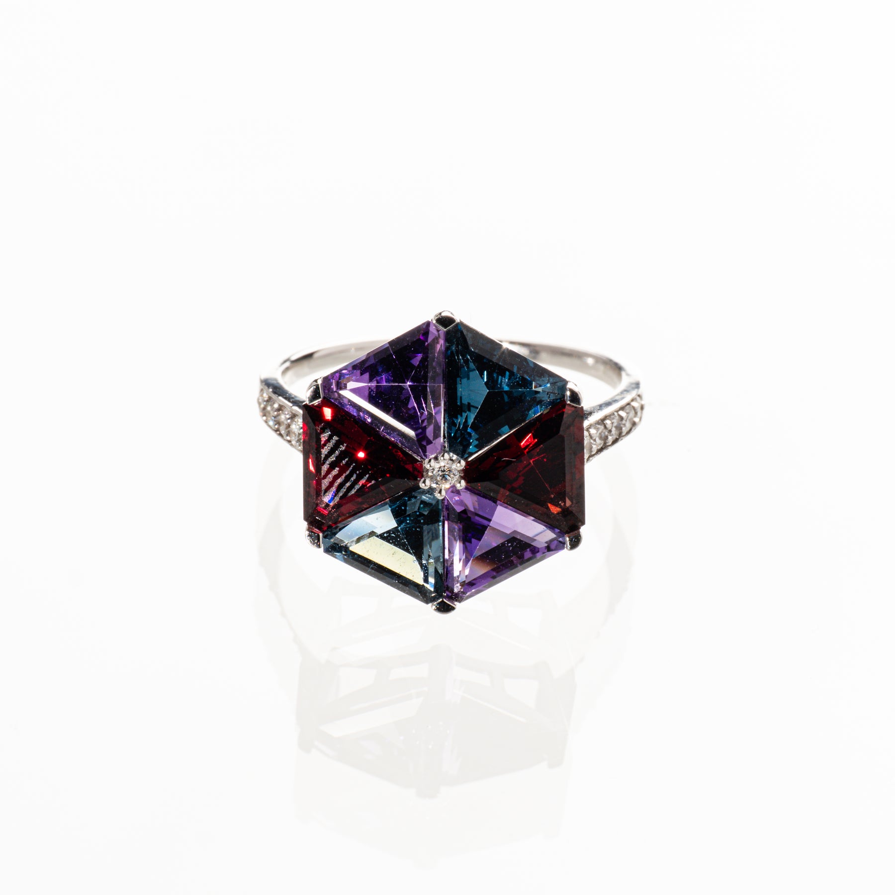 マルチカラーストーン4.67ct ダイヤモンド0.16ct K18WG カクテルリング