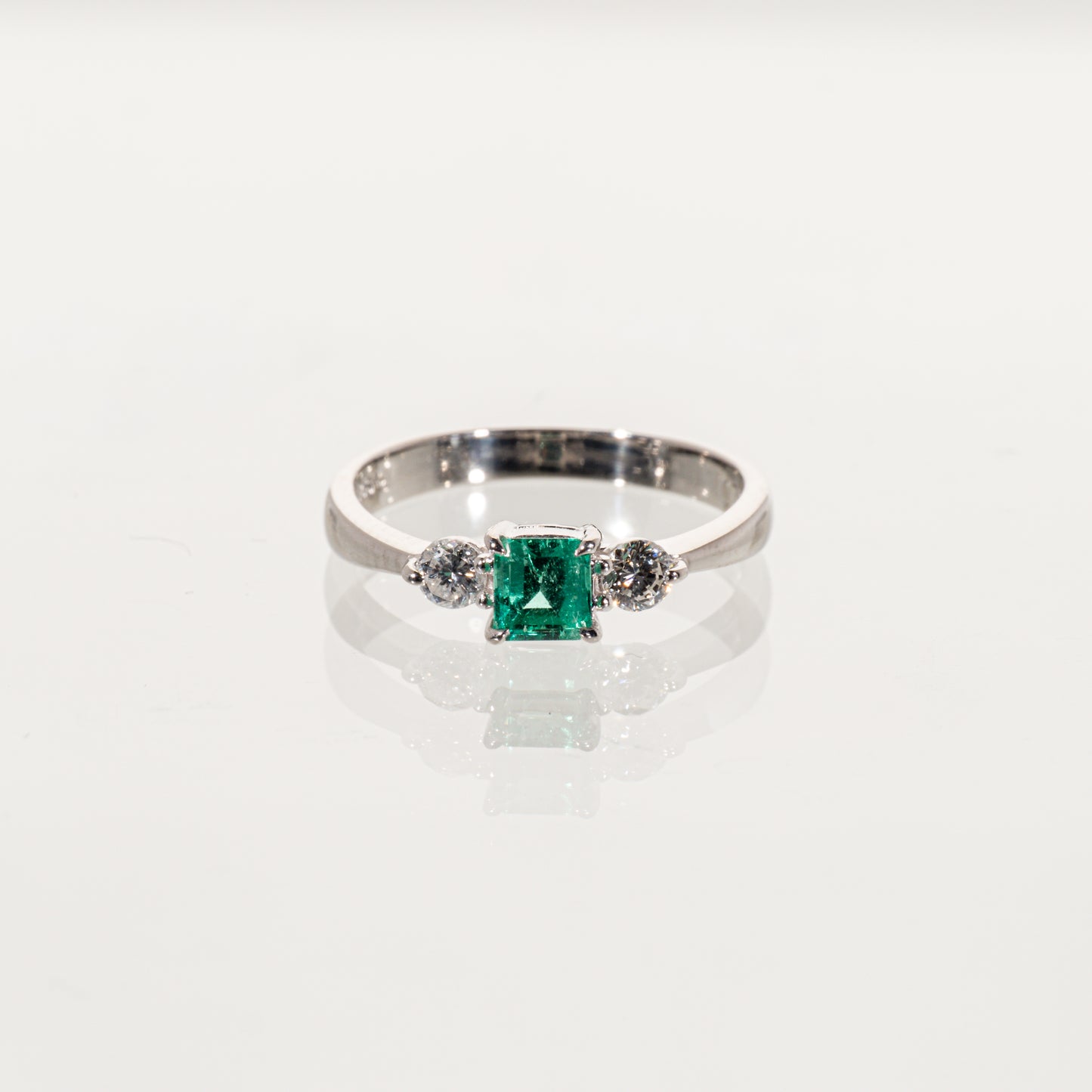 エメラルド0.35ct ダイヤモンド0.20ct Pt900 リング