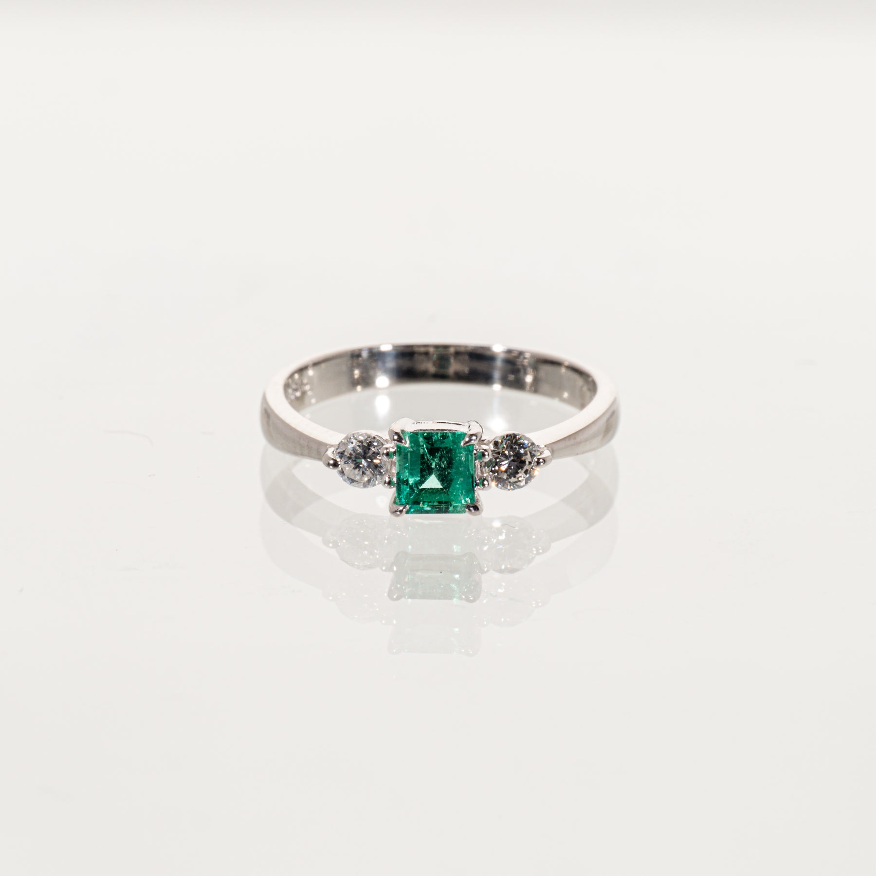 エメラルド0.35ct ダイヤモンド0.20ct Pt900 リング