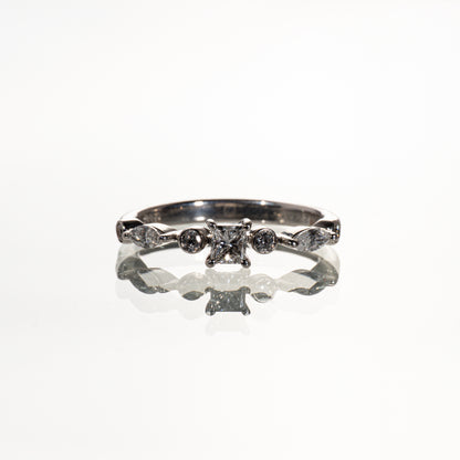 プリンセスカットダイヤモンド0.22ct メレダイヤモンド0.30ct Pt900 ハーフエタニティリング