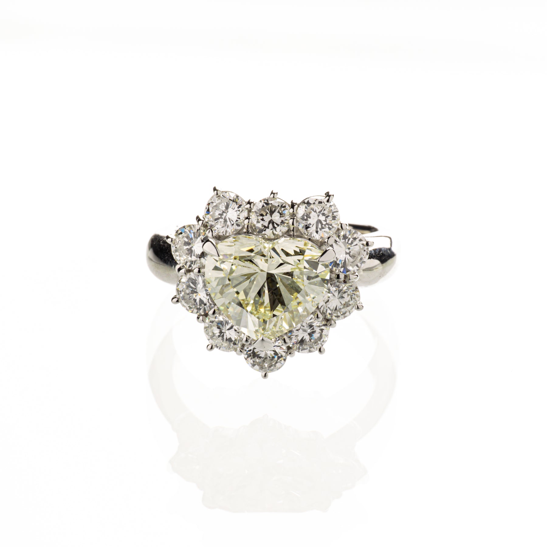 ハートシェイプダイヤモンド3.024ct メレダイヤモンド1.65ct Pt900 リング