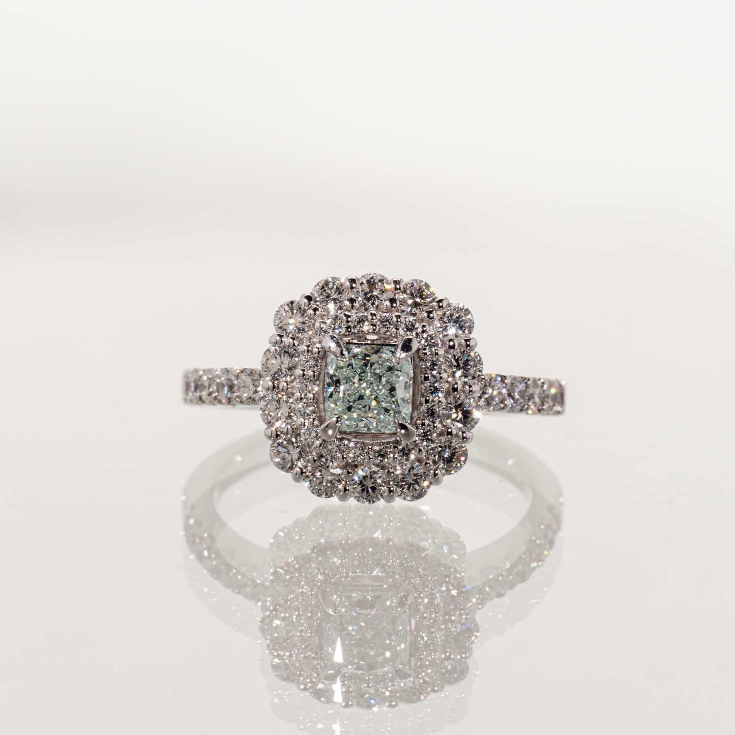 FANCY LIGHT BLUISH GREEN ダイヤモンド0.54ct メレダイヤモンド0.94ct Pt900 ダブルヘイローリング