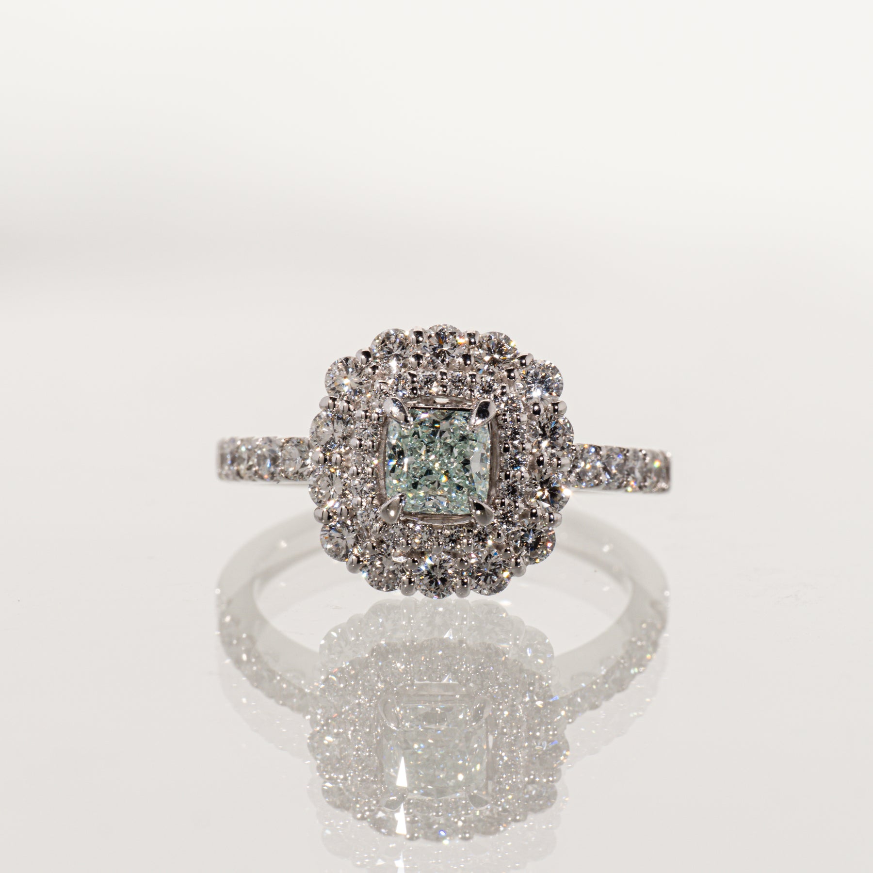 FANCY LIGHT BLUISH GREEN ダイヤモンド0.54ct メレダイヤモンド0.94ct Pt900 ダブルヘイローリング