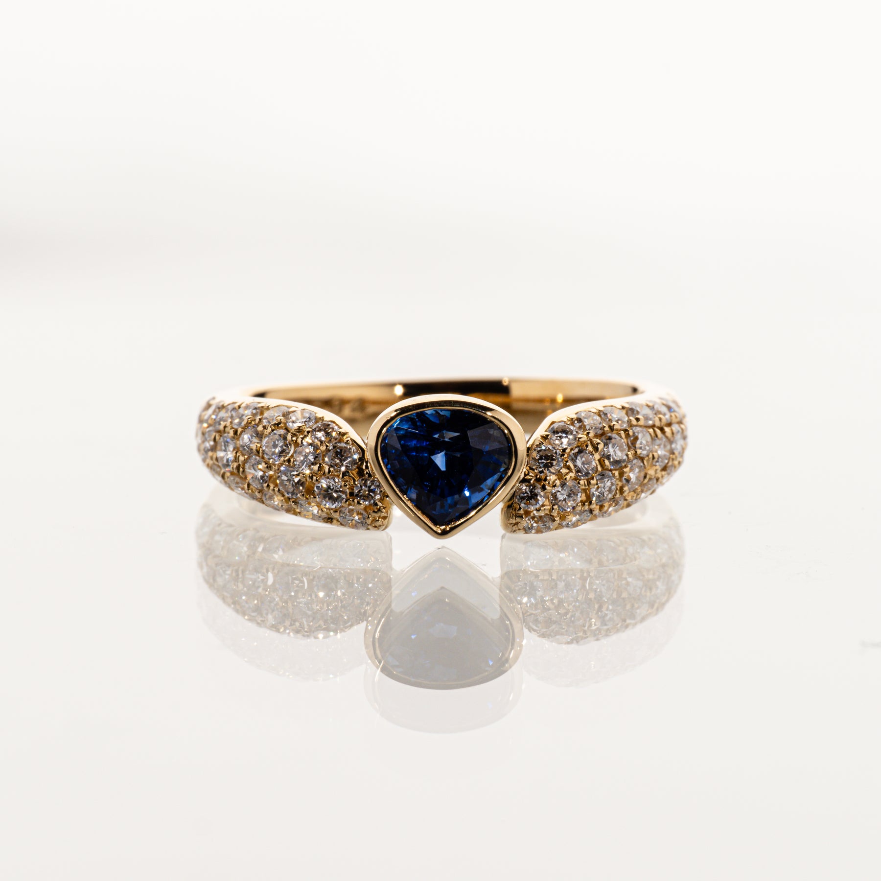 サファイア0.94ct ダイヤモンド0.76ct K18 ベゼルパヴェリング