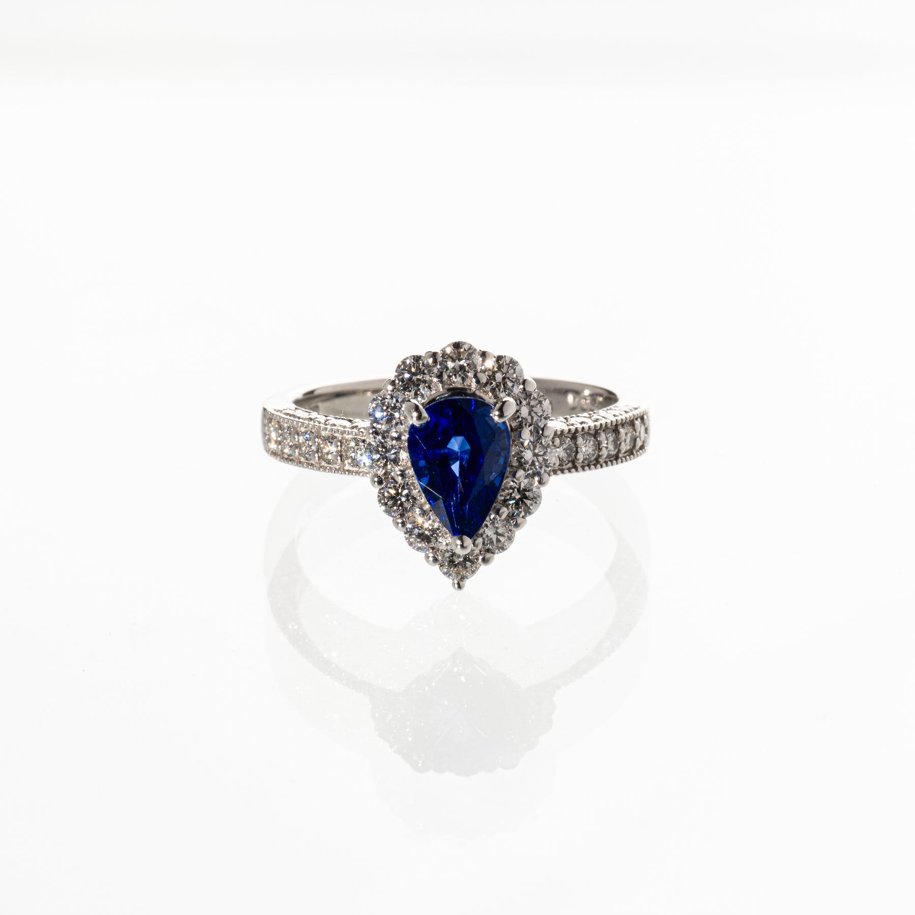 マダガスカル産ロイヤルブルーサファイア1.19ct  ダイヤモンド0.88ct PT900 リング