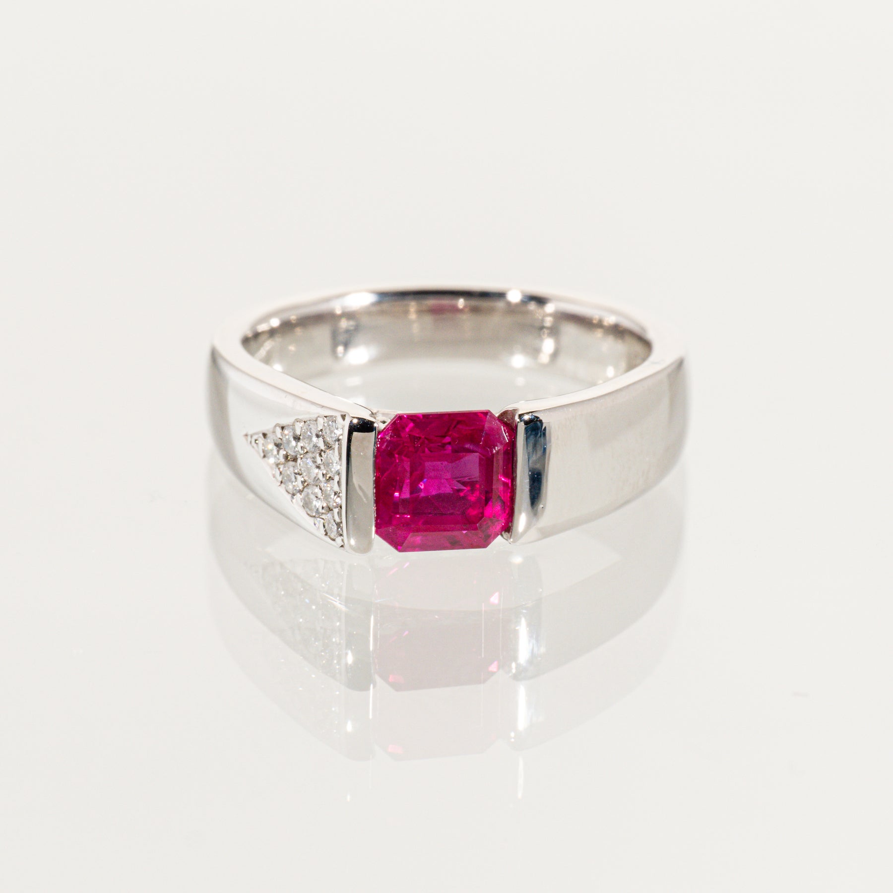 ルビー1.436ct ダイヤモンド0.12ct Pt900 リング