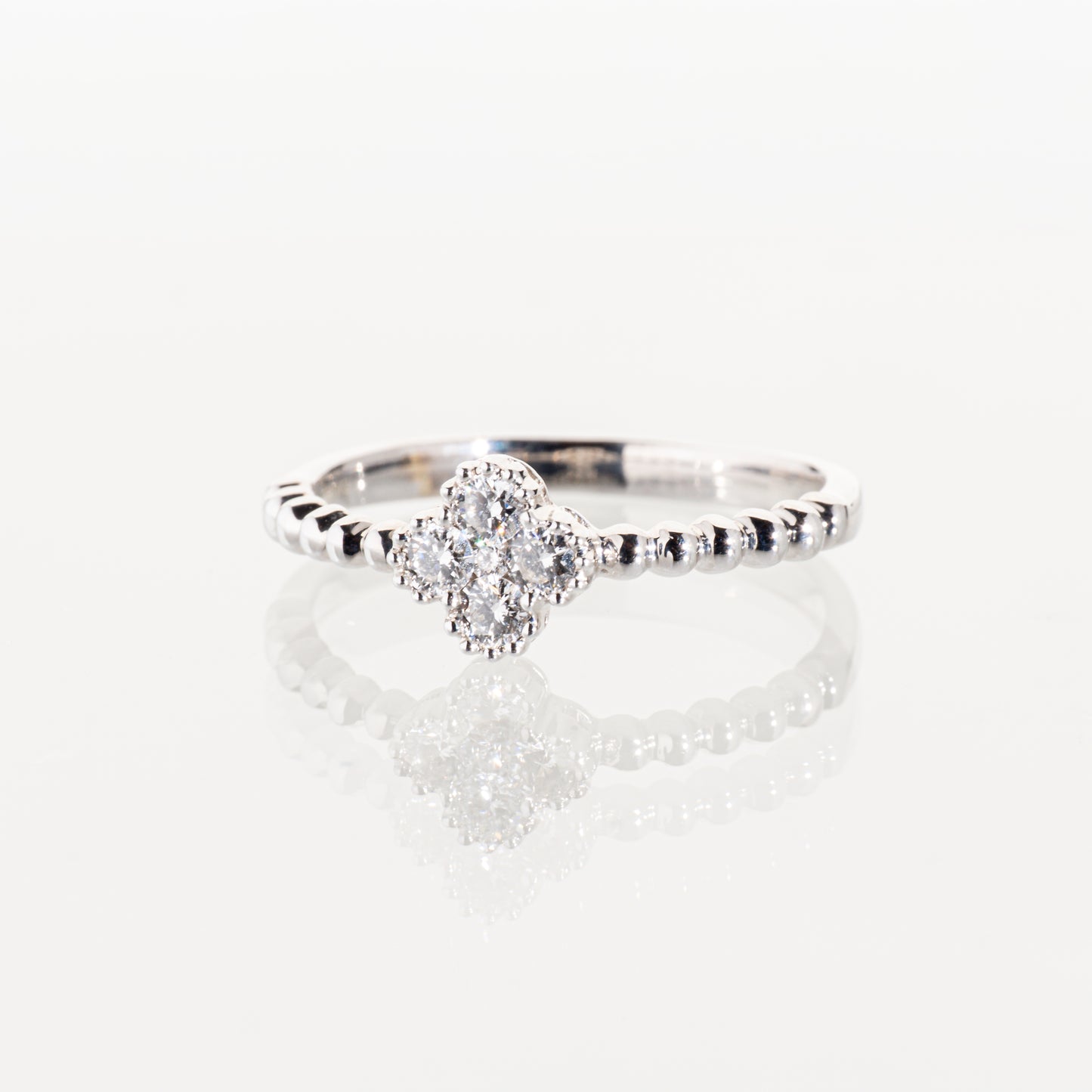 ダイヤモンド0.25ct K18WG フラワーリング
