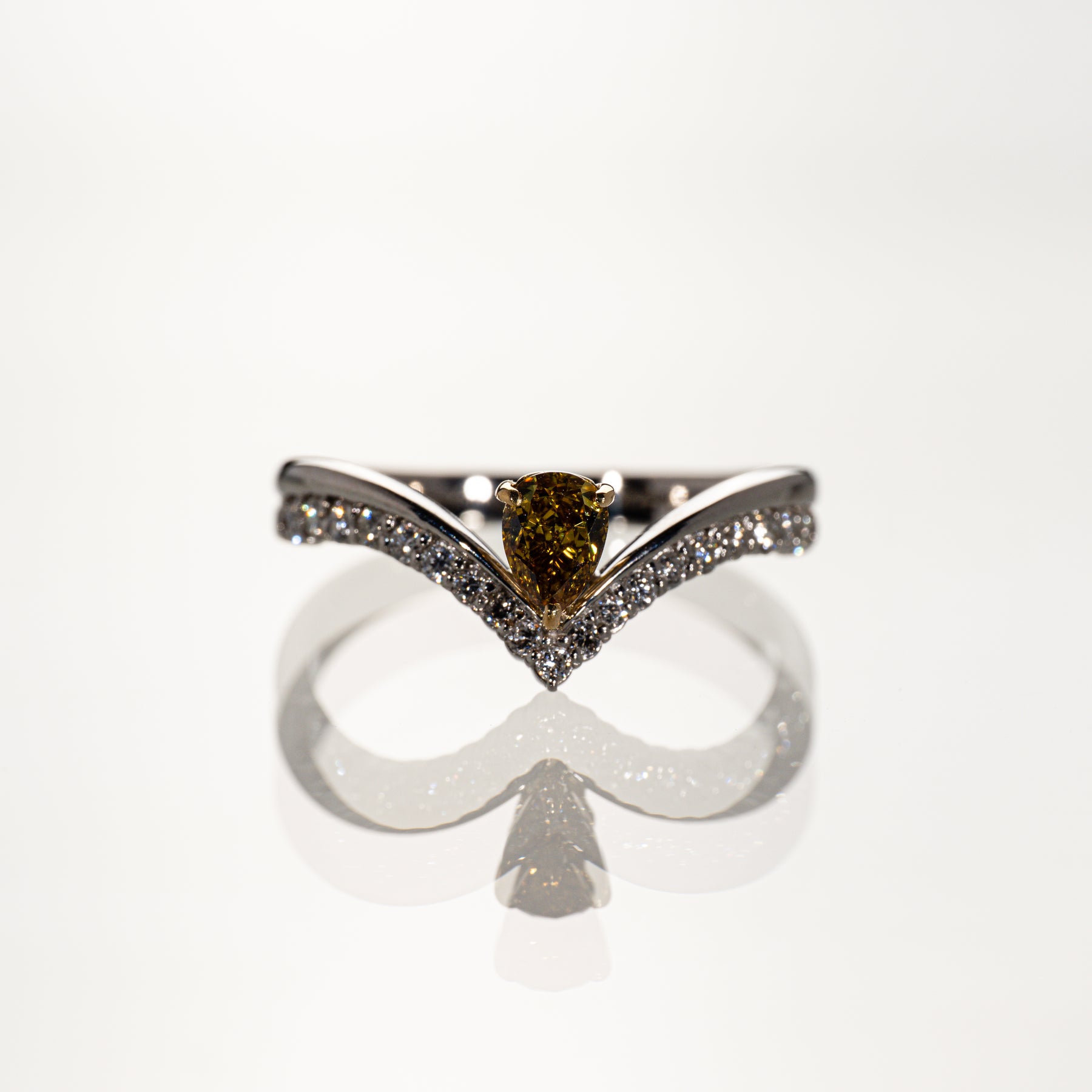 ファンシーイエローダイヤモンド0.380ct メレダイヤモンド0.20ct K18/PT950 ウェーブリング