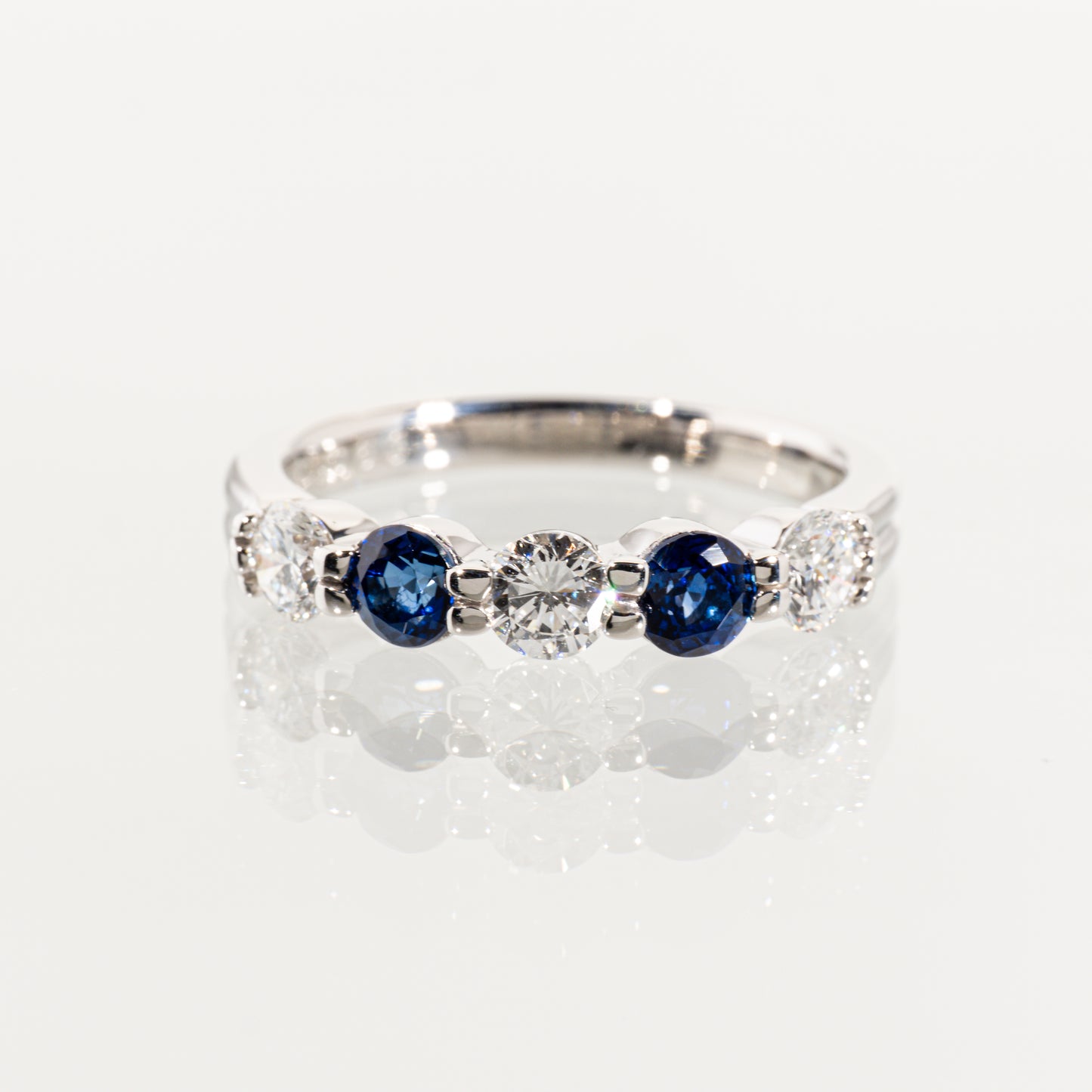 BLUERIVER サファイア0.63ct ダイヤモンド0.60ct Pt900 5ストーンリング