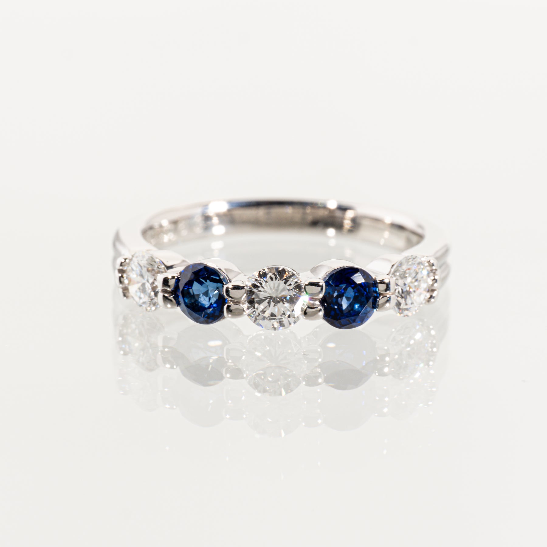 BLUERIVER サファイア0.63ct ダイヤモンド0.60ct Pt900 5ストーンリング