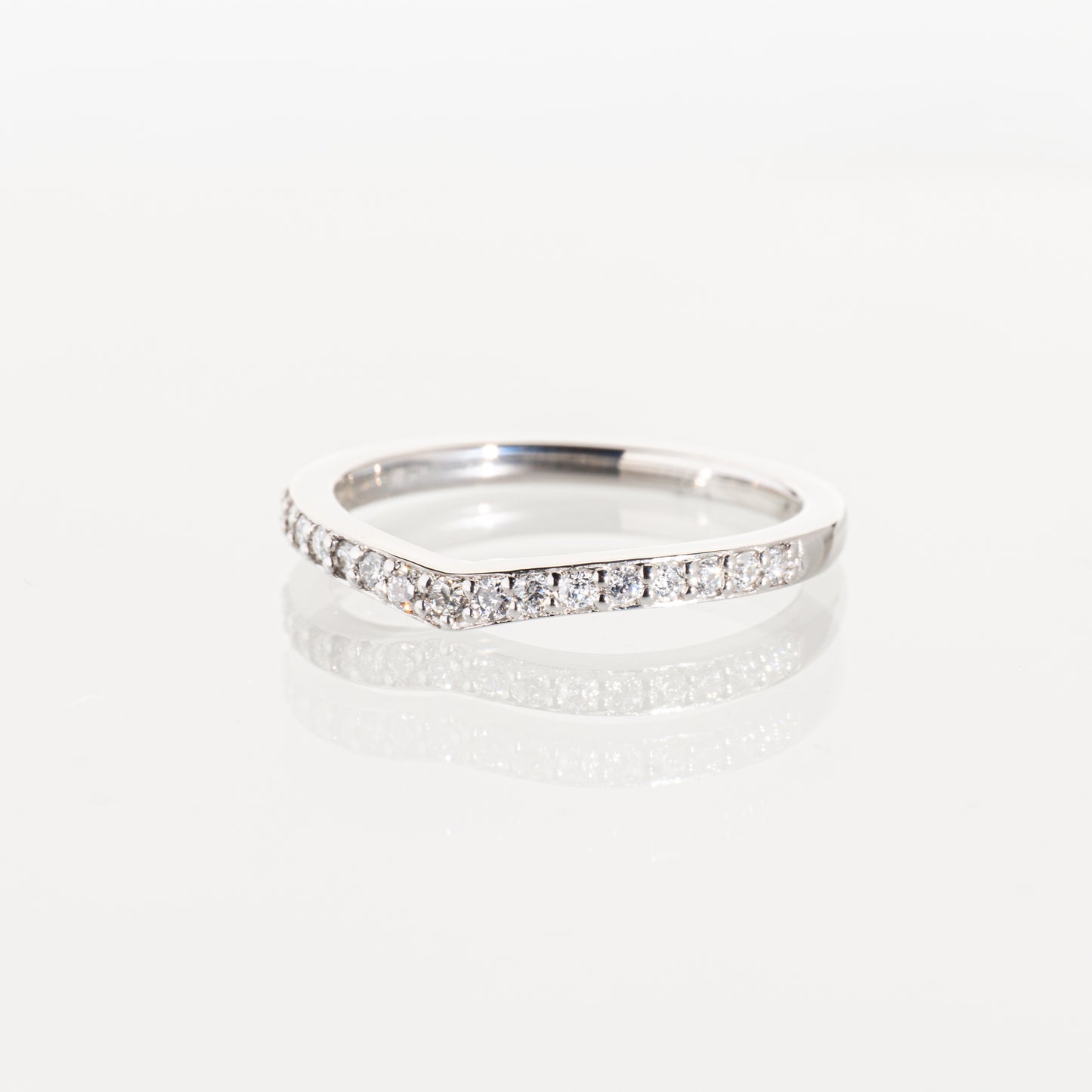 ダイヤモンド0.16ct Pt1000 ウェーブハーフエタニティリング