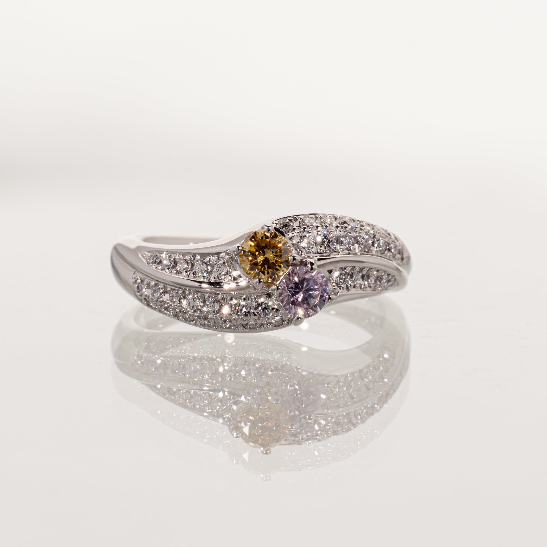 パープルダイヤモンド0.232ct インテンスイエローダイヤモンド0.243ct メレダイヤモンド0.38ct Pt900 リング