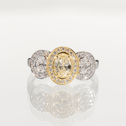 オーバルシェイプダイヤモンド0.834ct メレダイヤモンド0.22ct K18/PT900 スリーストーンヘイローリング