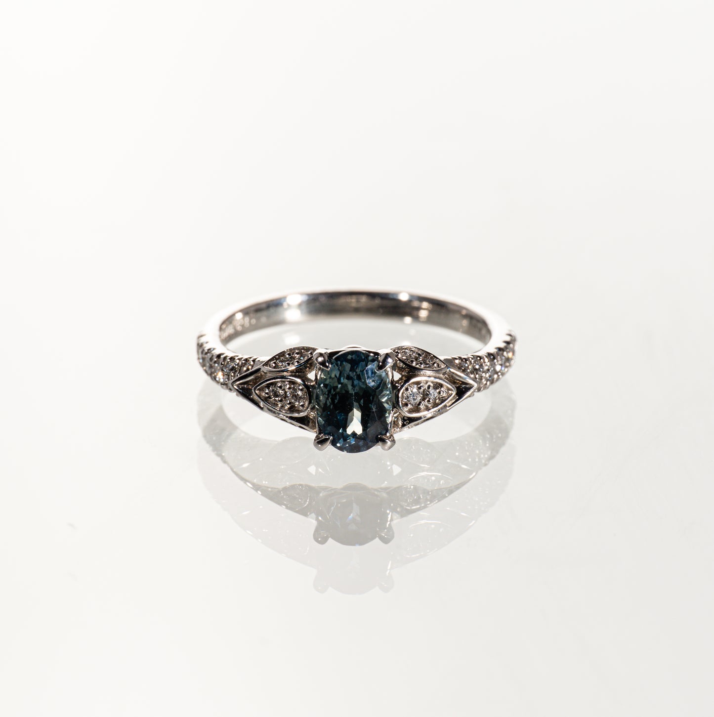 モンタナ産サファイア0.89ct ダイヤモンド0.20ct Pt900 リング