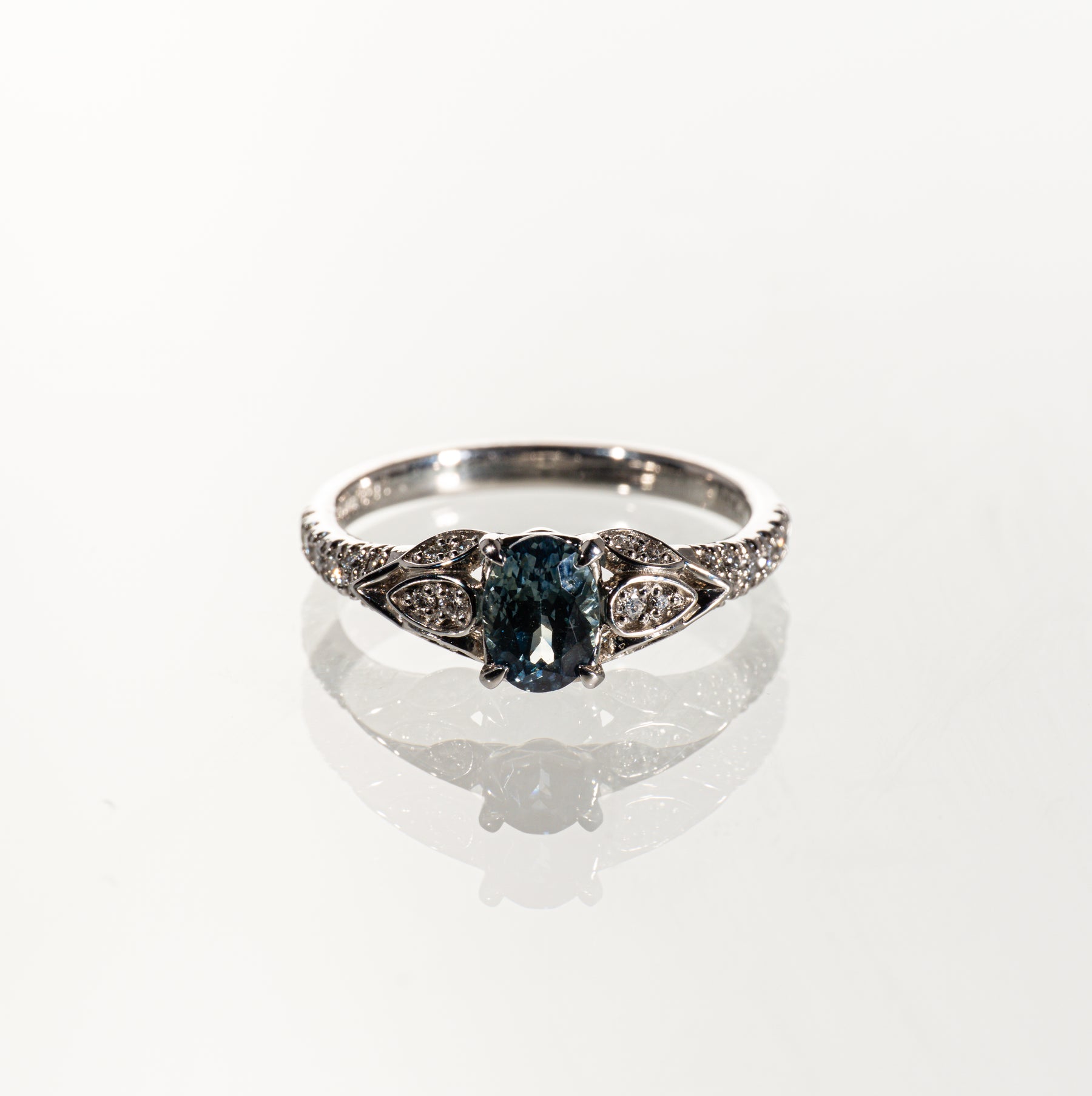 モンタナ産サファイア0.89ct ダイヤモンド0.20ct Pt900 リング