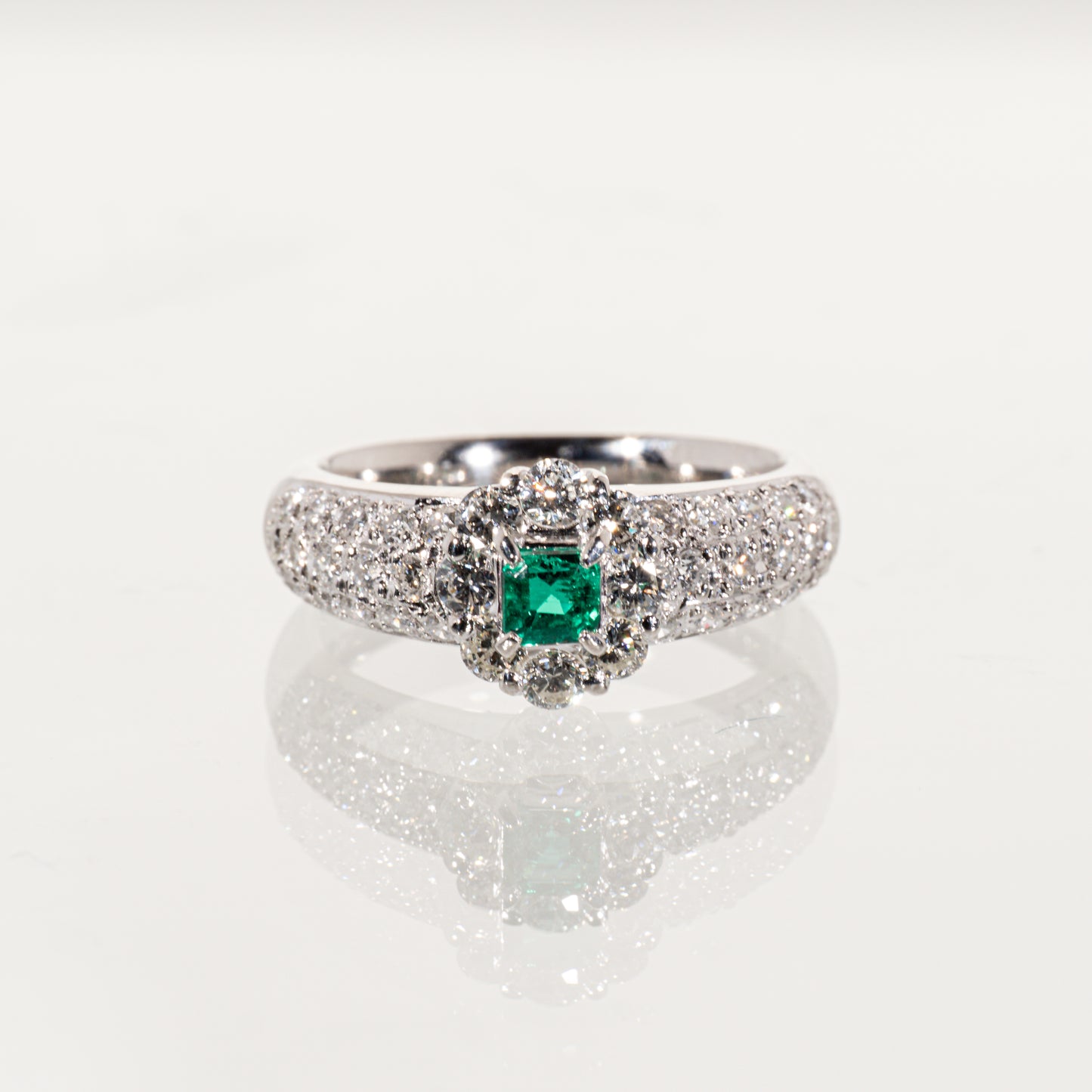 エメラルド0.23ct ダイヤモンド1.00ct Pt900 パヴェリング