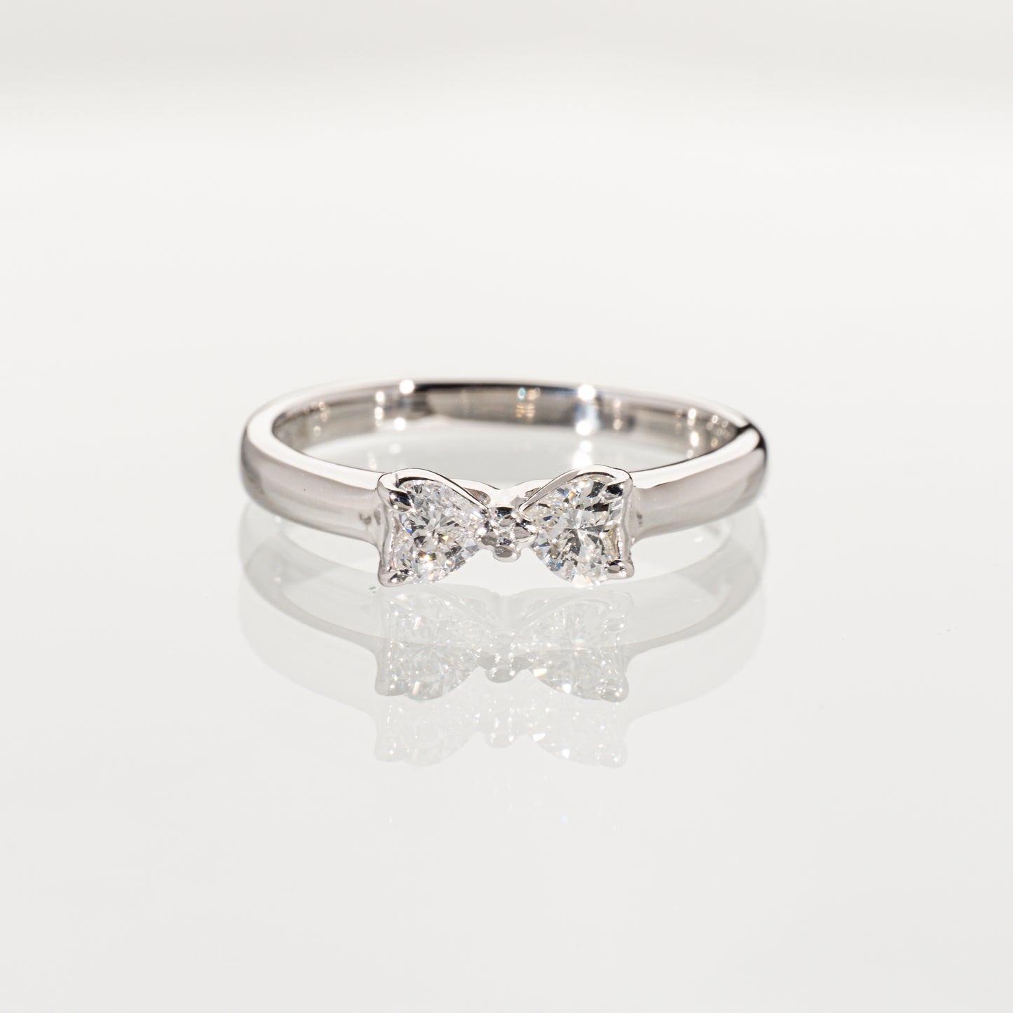 ハートシェイプダイヤモンド0.39ct Pt900 リボンリング