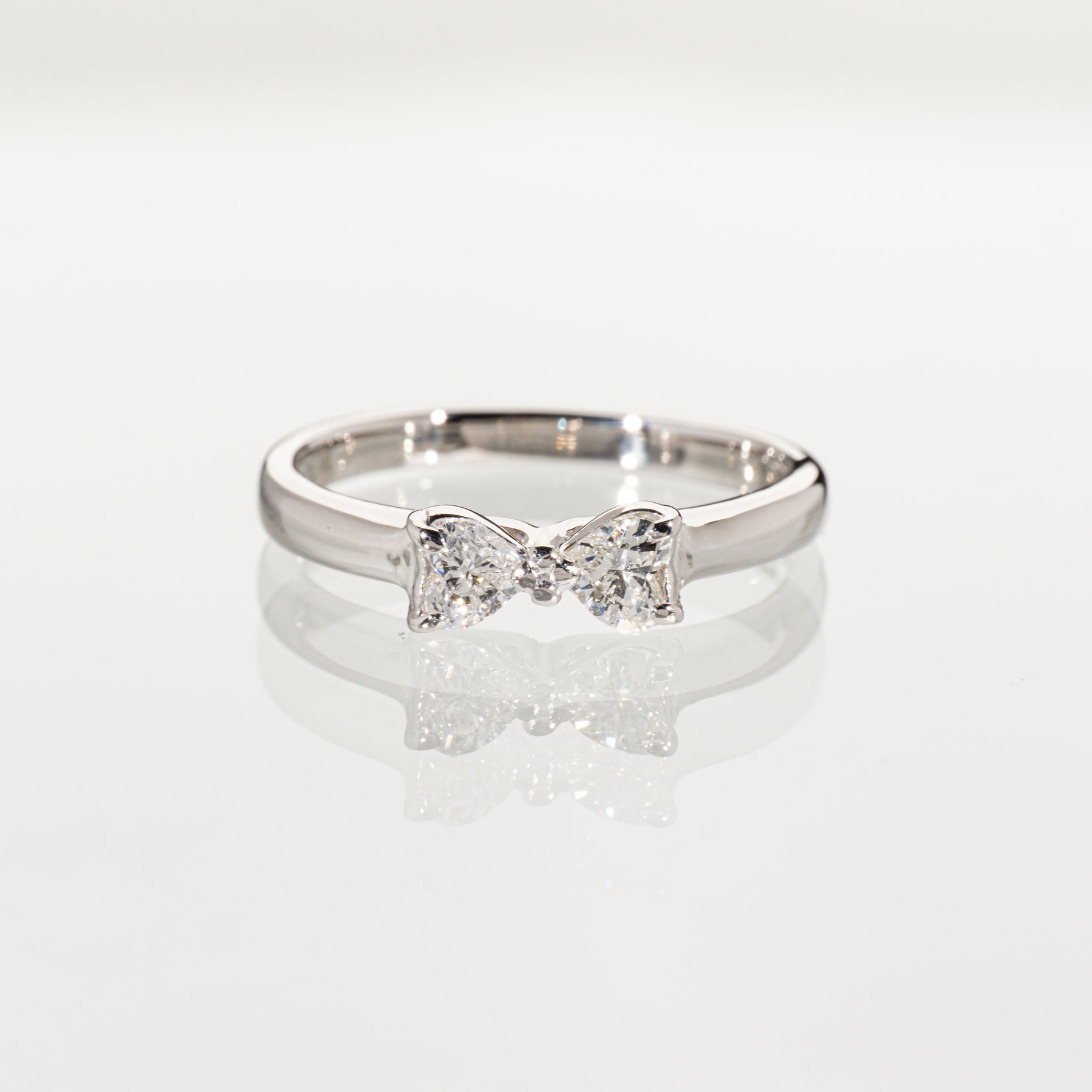 ハートシェイプダイヤモンド0.39ct Pt900 リボンリング