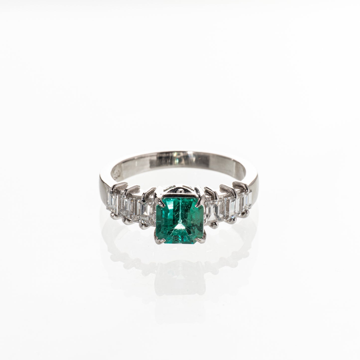 エメラルド0.79ct ダイヤモンド0.54ct Pt900 リング