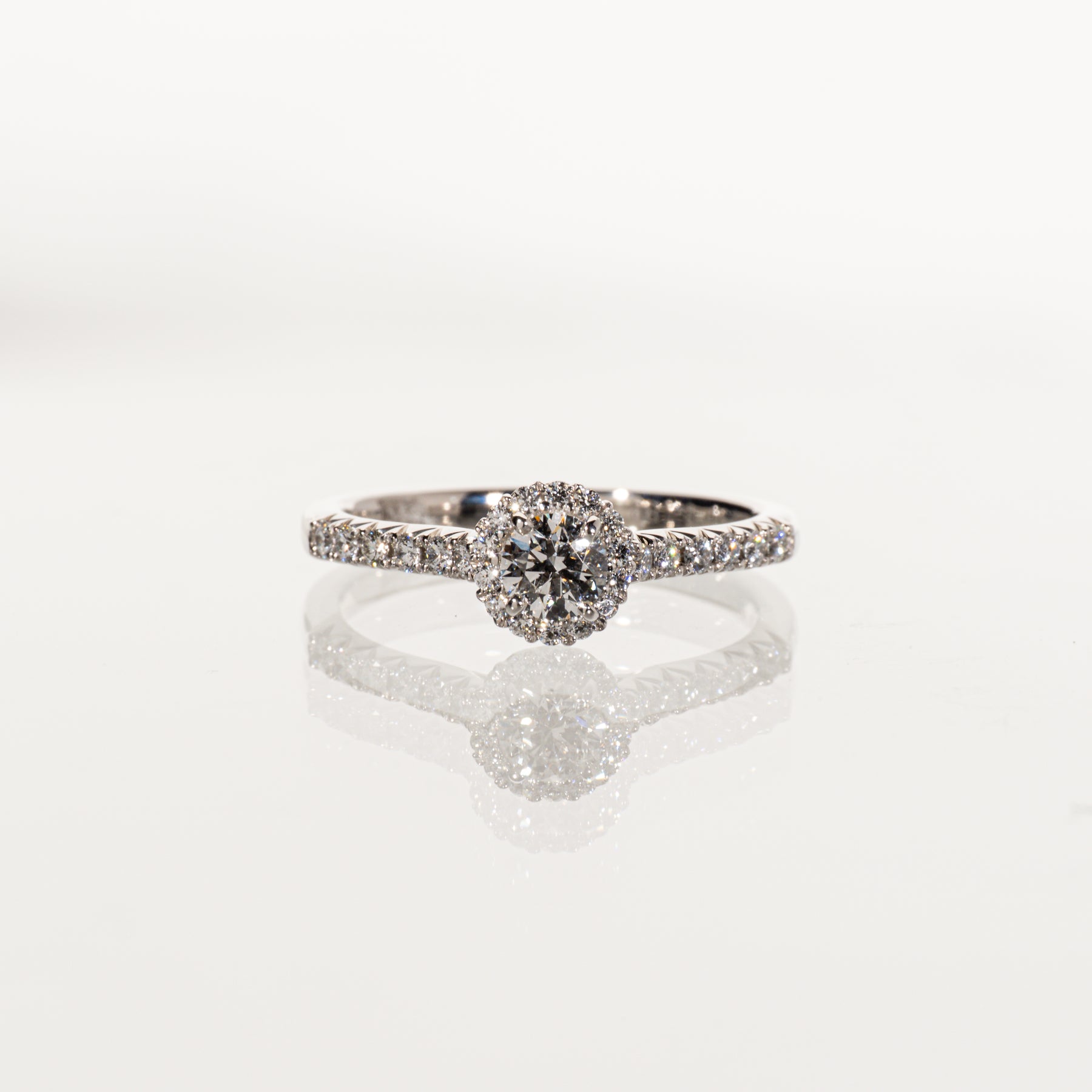 DIAMOND SHIRAISHI Bouquet ダイヤモンド0.230ct メレダイヤモンド0.188ct Pt950 ヘイローリング