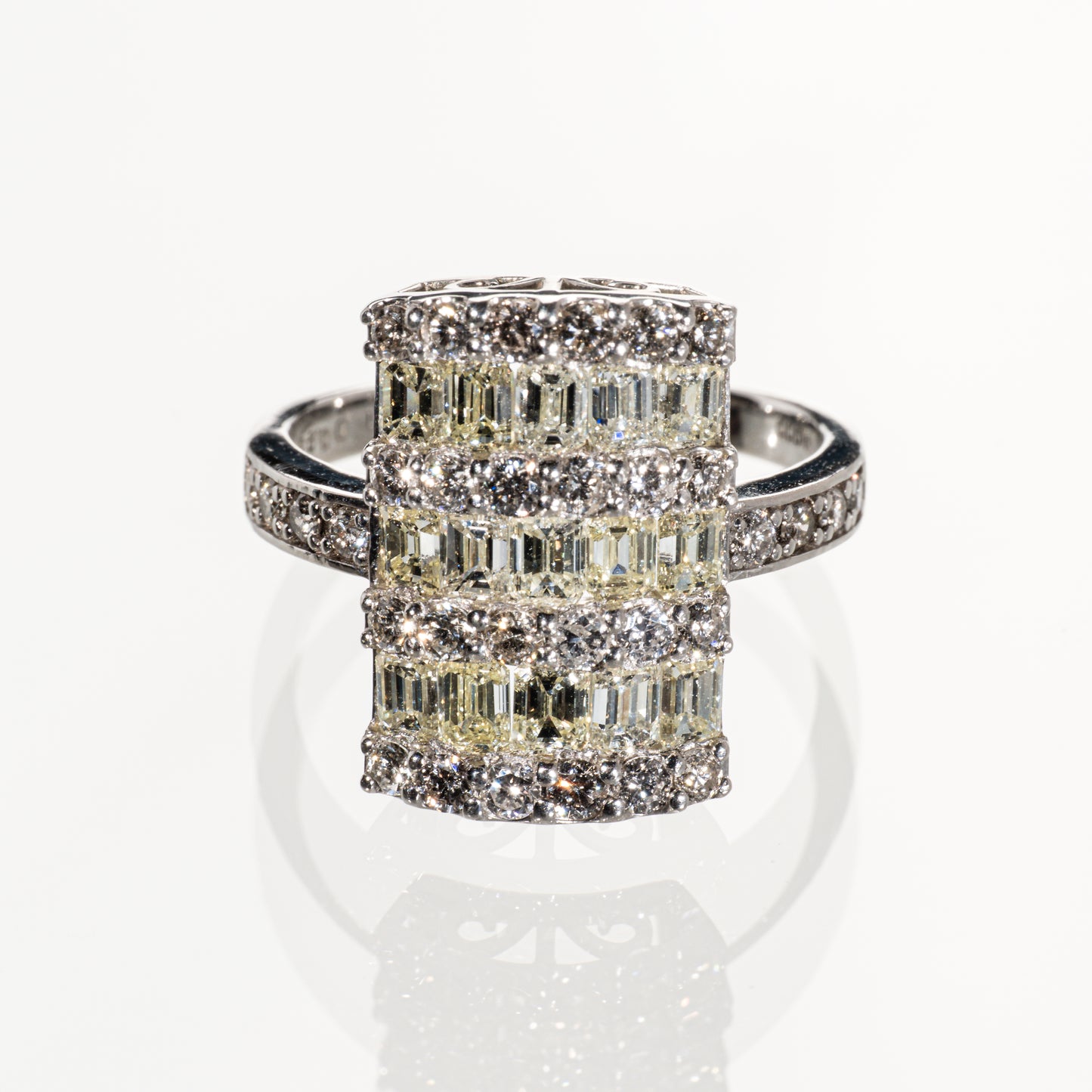 エメラルドカットダイヤモンド2.21ct ラウンドダイヤモンド0.93ct Pt900 リング