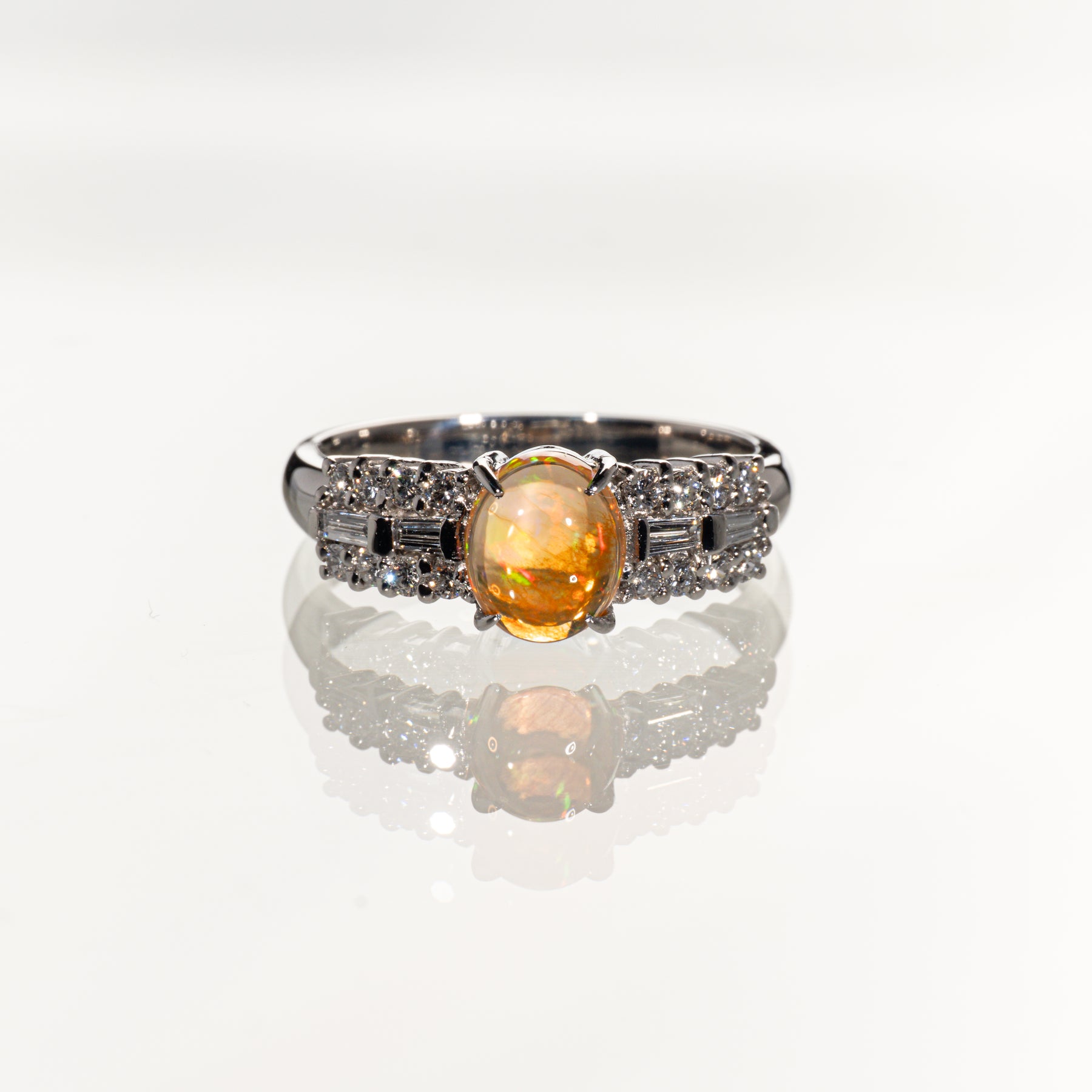 ファイアオパール0.74ct ダイヤモンド0.36ct Pt900 リング