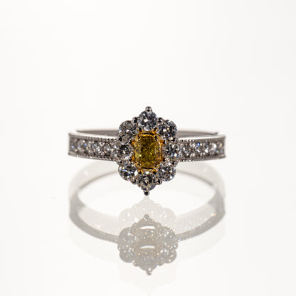 ファンシーイエローダイヤモンド0.240ct メレダイヤ0.62ct Pt950 リング