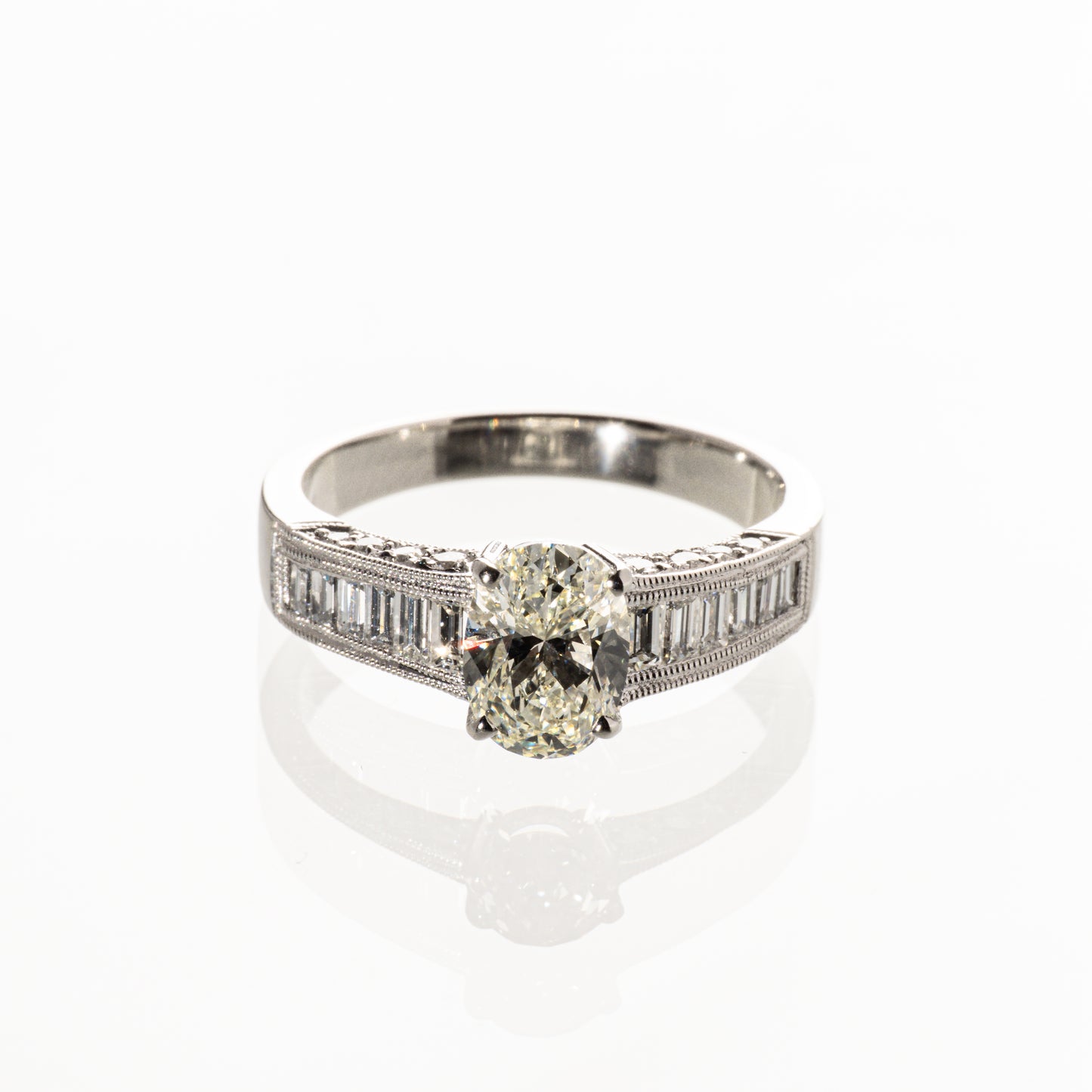 オーバルカットダイヤモンド1.280ct メレダイヤモンド0.695ct Pt950 リング