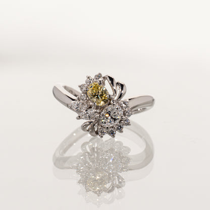 ファンシーイエローダイヤモンド0.231ct オーバルダイヤモンド0.275ct メレダイヤモンド0.22ct Pt900 リング
