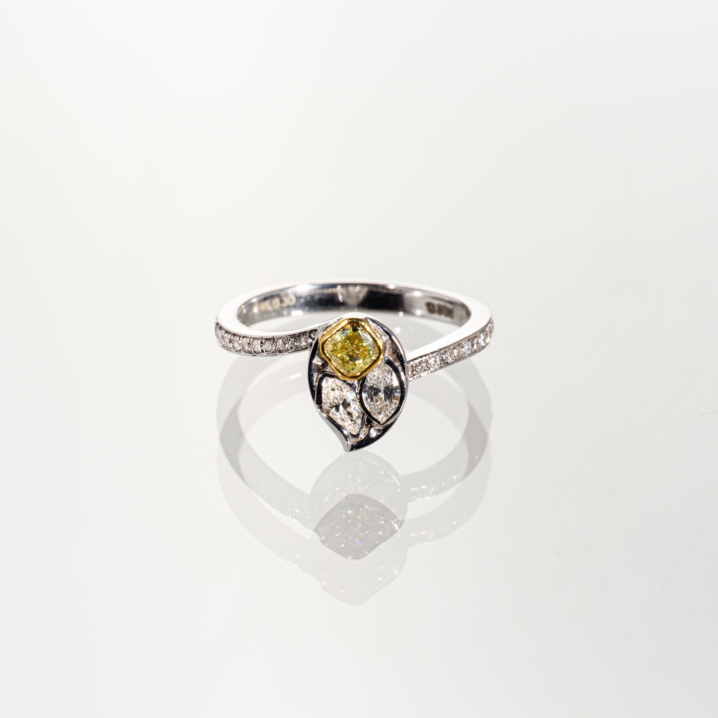 ダイヤモンド0.76ct K18 リーフリング