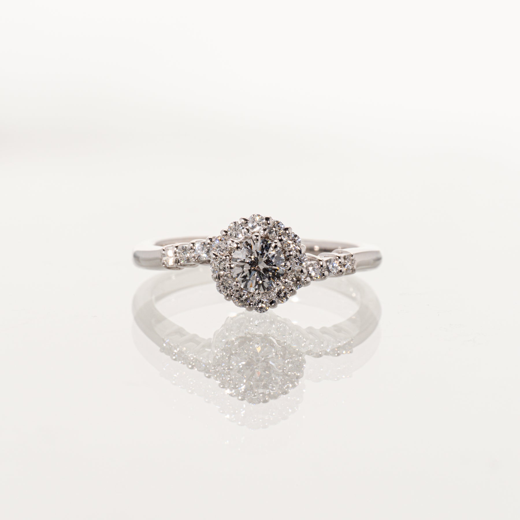CELINE ダイヤモンド0.251ct メレダイヤモンド0.19ct Pt900 ヘイローリング