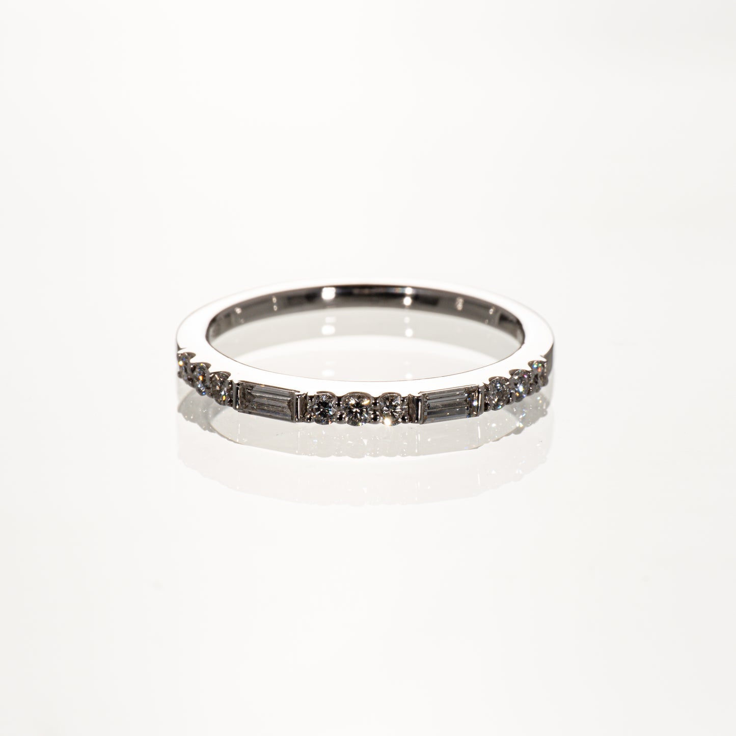 ダイヤモンド0.30ct K18WG ハーフエタニティリング