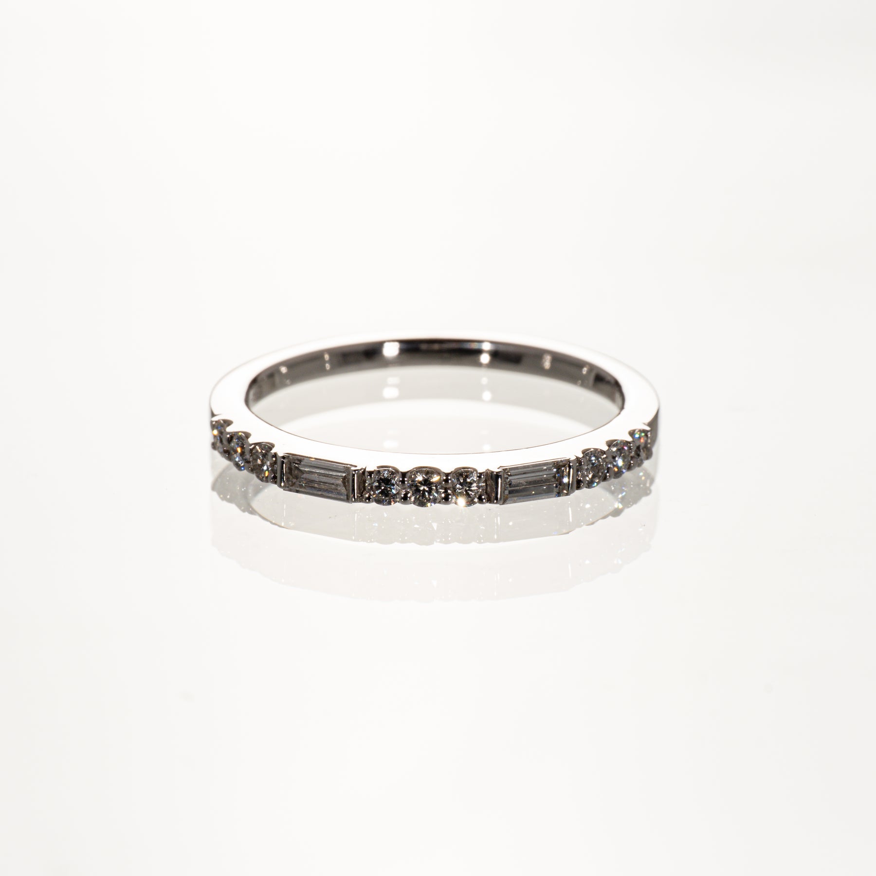 ダイヤモンド0.30ct K18WG ハーフエタニティリング