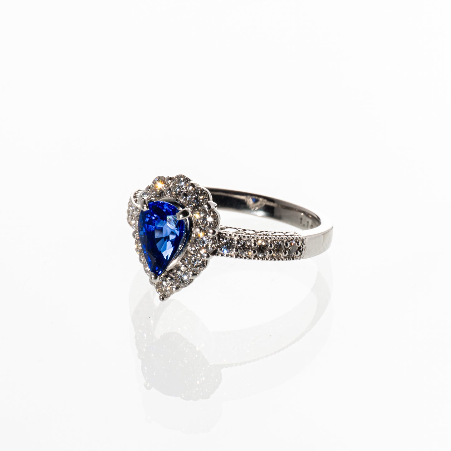 マダガスカル産ロイヤルブルーサファイア1.19ct  ダイヤモンド0.88ct PT900 リング