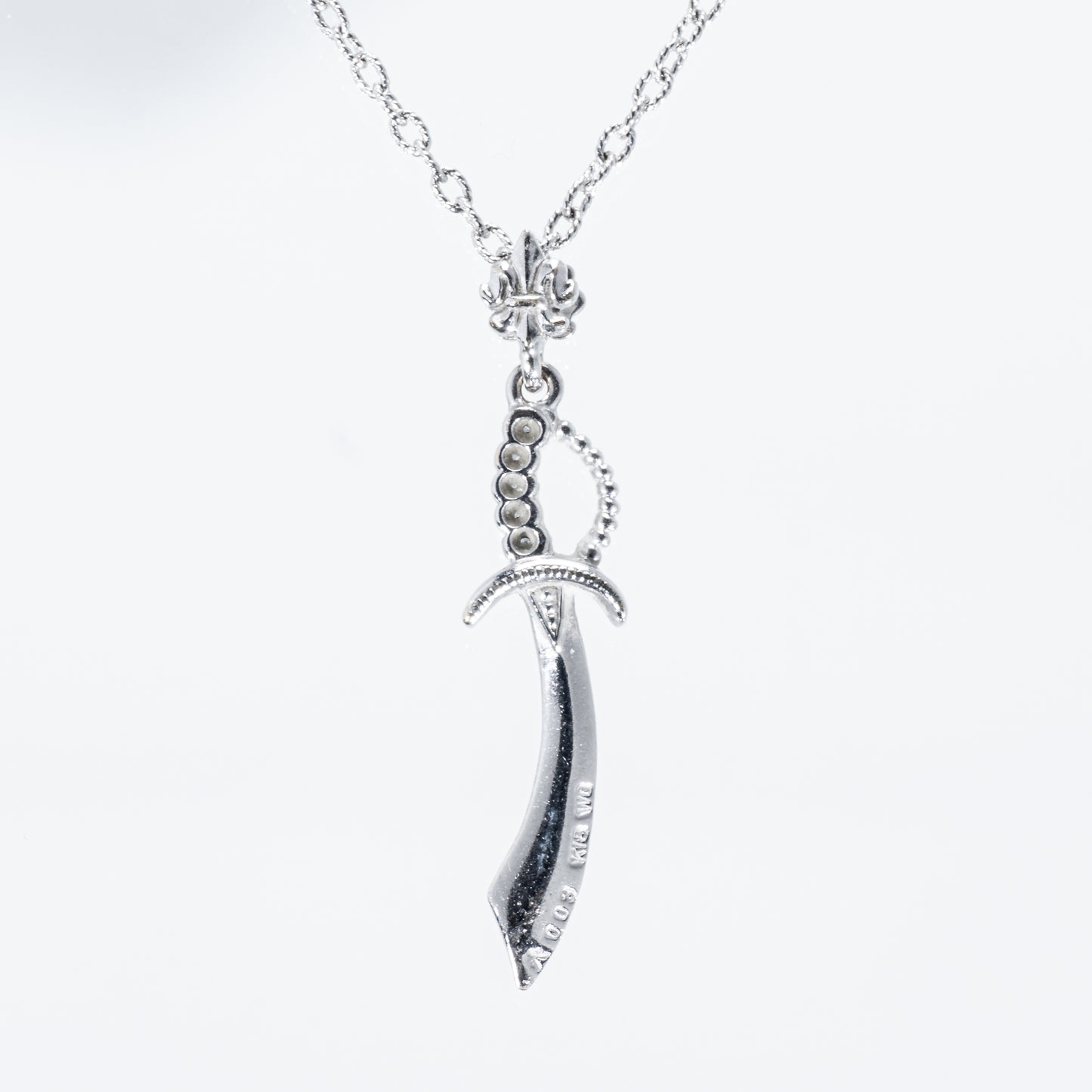 AHKAH カトラスモチーフ ダイヤモンド0.03ct K18WG ネックレス