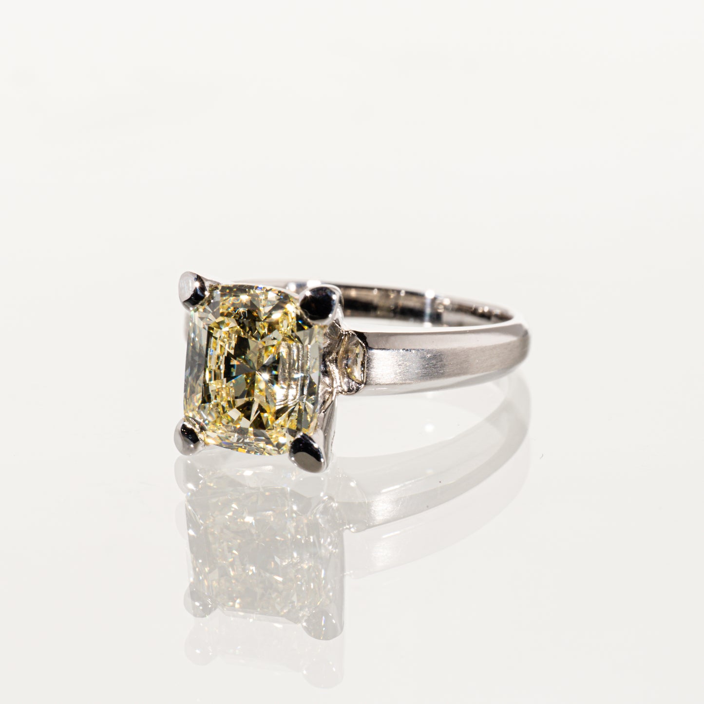 イエローダイヤモンド4.013ct Pt900 ソリテールリング