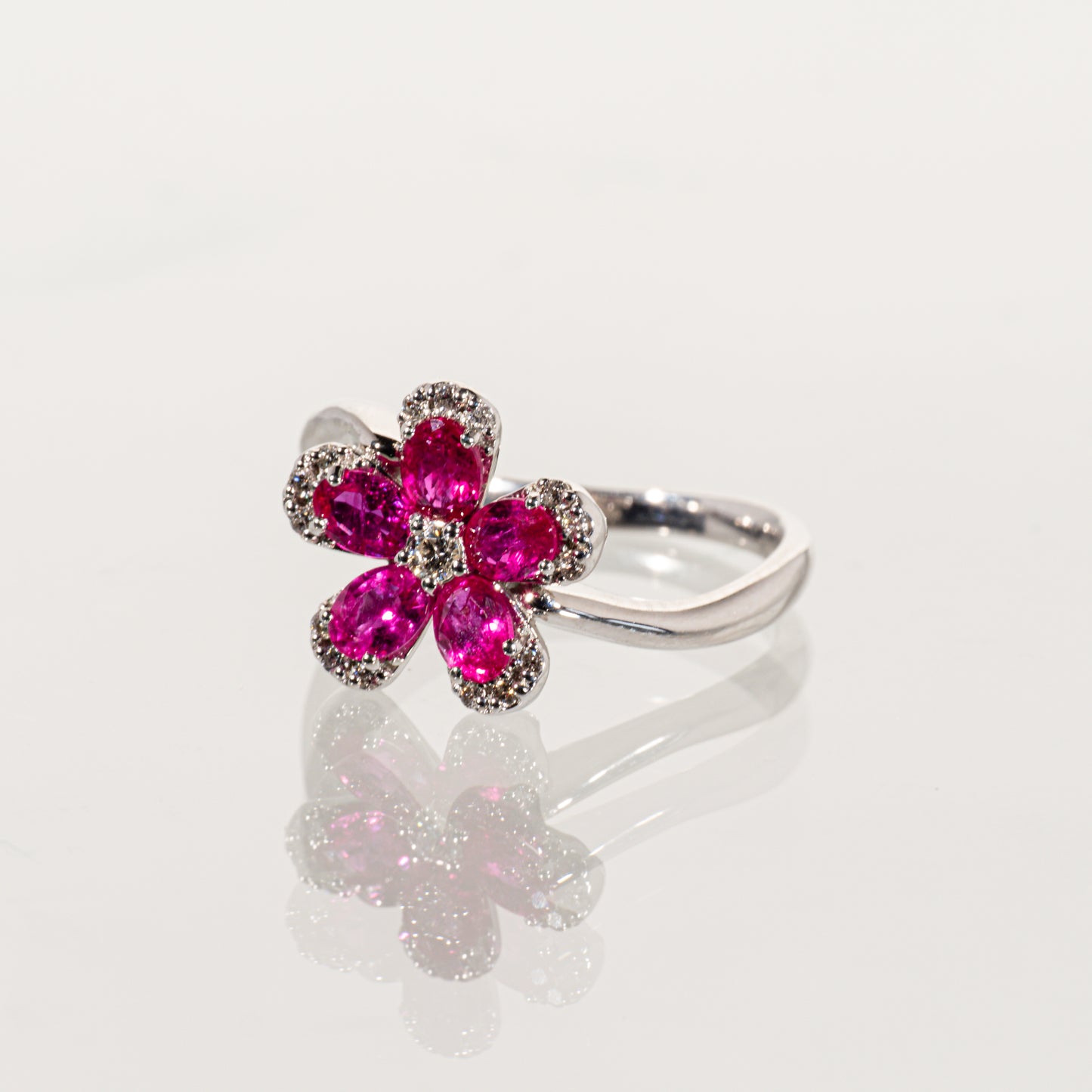 ピンクサファイア0.95ct ダイヤモンド0.10ct Pt900 フラワーリング