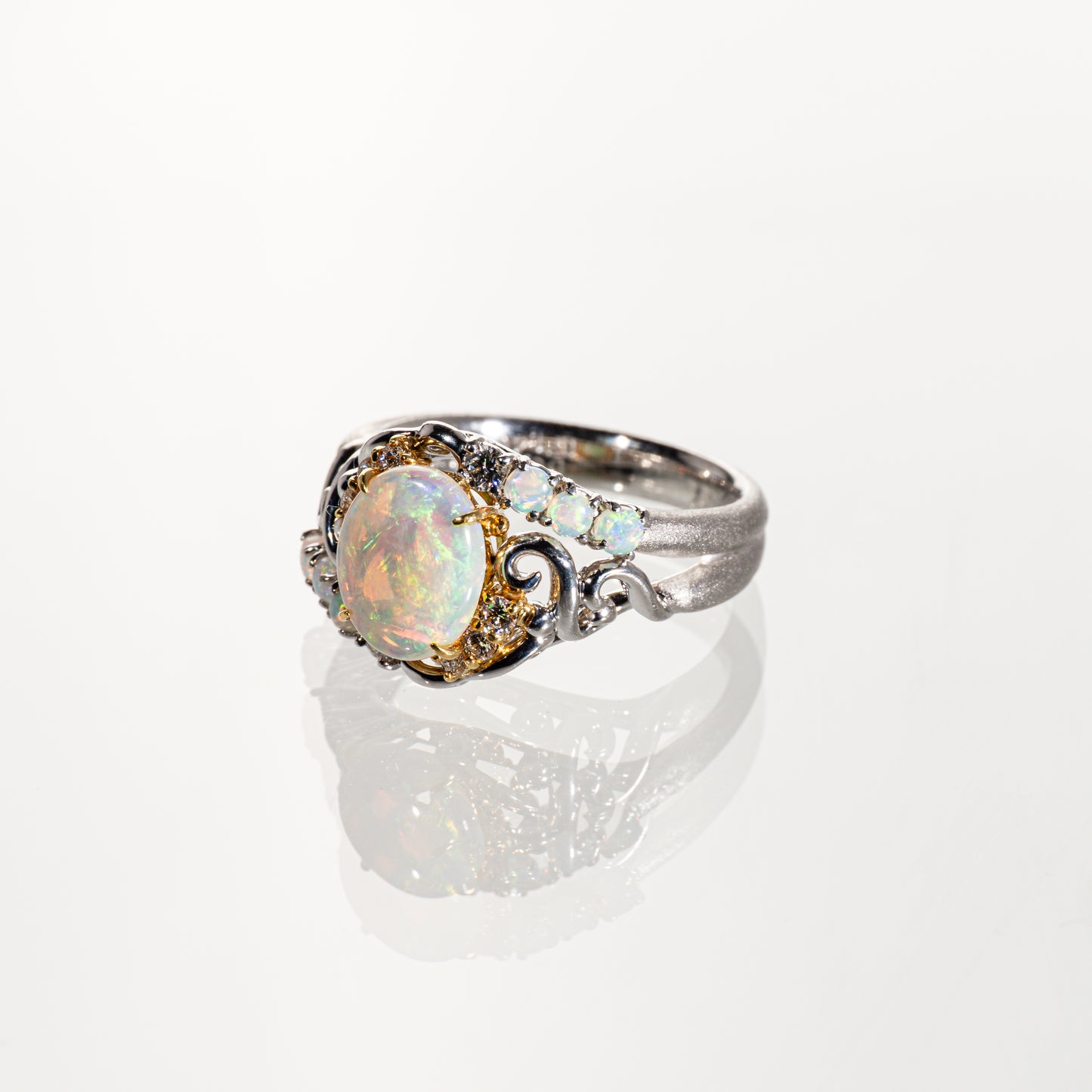 POLA エチオピアオパール1.40ct ダイヤモンド0.22ct Pt900/K18 ボタニカルリング