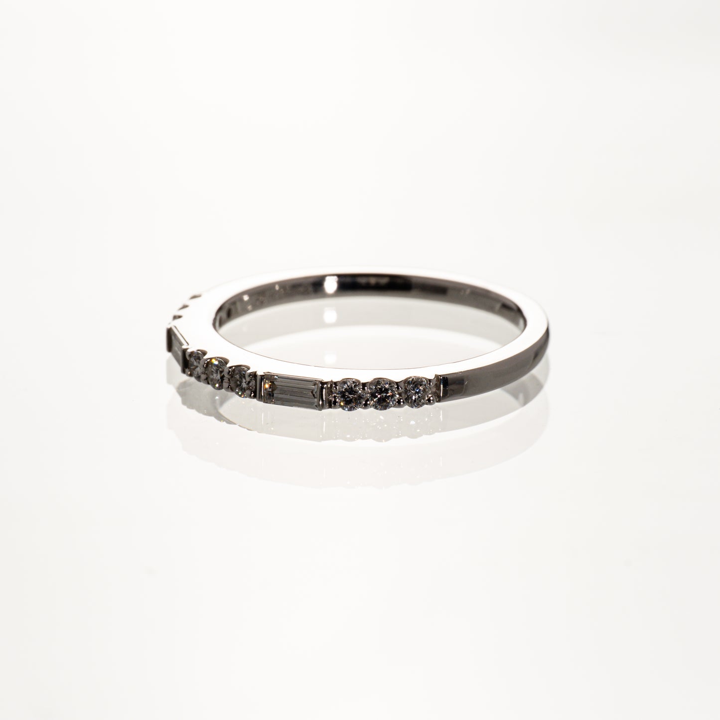ダイヤモンド0.30ct K18WG ハーフエタニティリング