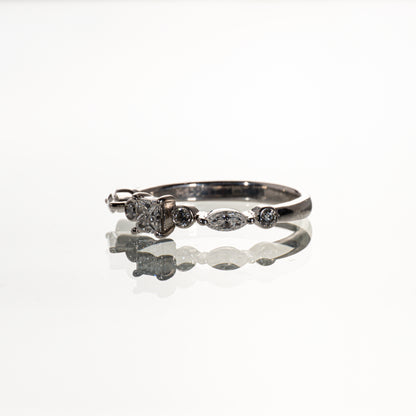 プリンセスカットダイヤモンド0.22ct メレダイヤモンド0.30ct Pt900 ハーフエタニティリング