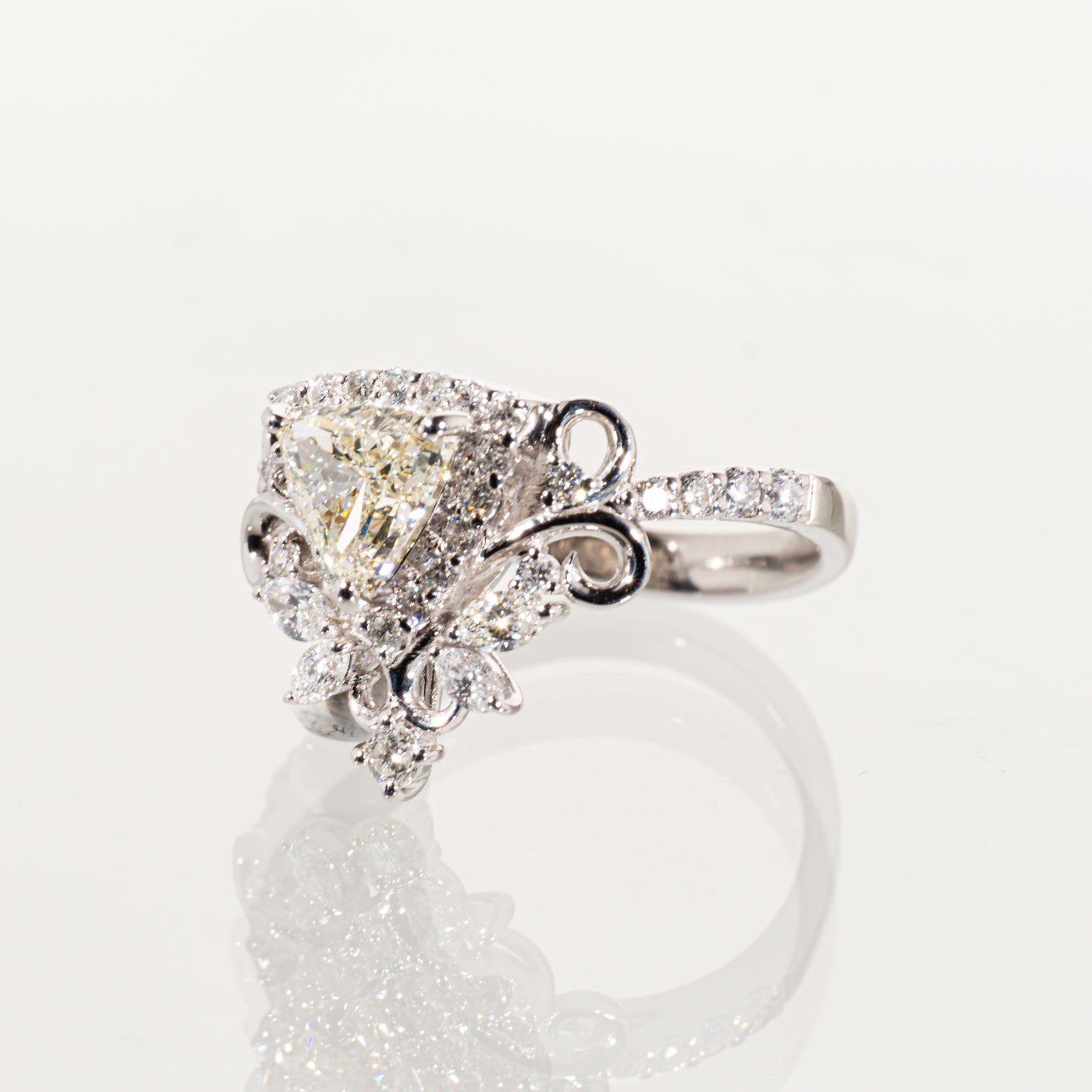 イエローダイヤモンド1.056ct ダイヤモンド0.72ct Pt900 リング