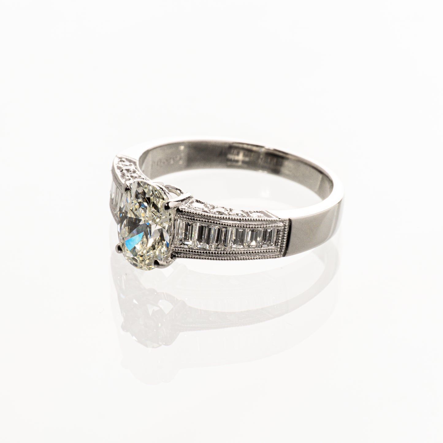 オーバルカットダイヤモンド1.280ct メレダイヤモンド0.695ct Pt950 リング