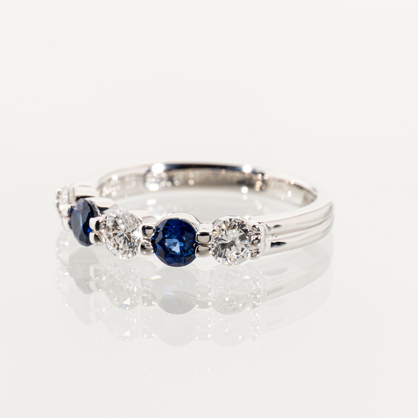 BLUERIVER サファイア0.63ct ダイヤモンド0.60ct Pt900 5ストーンリング