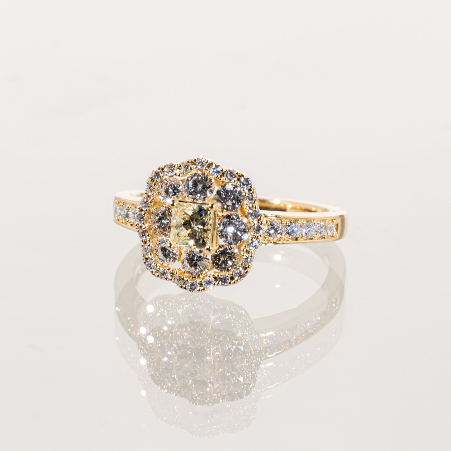 イエローダイヤモンド0.300ct メレダイヤモンド0.83ct K18YG リング