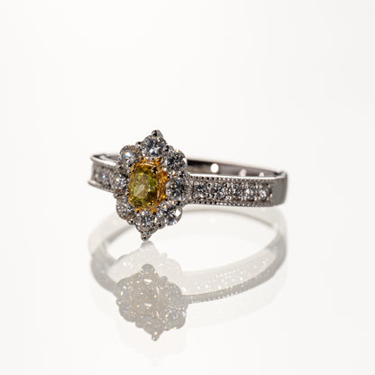ファンシーイエローダイヤモンド0.240ct メレダイヤ0.62ct Pt950 リング
