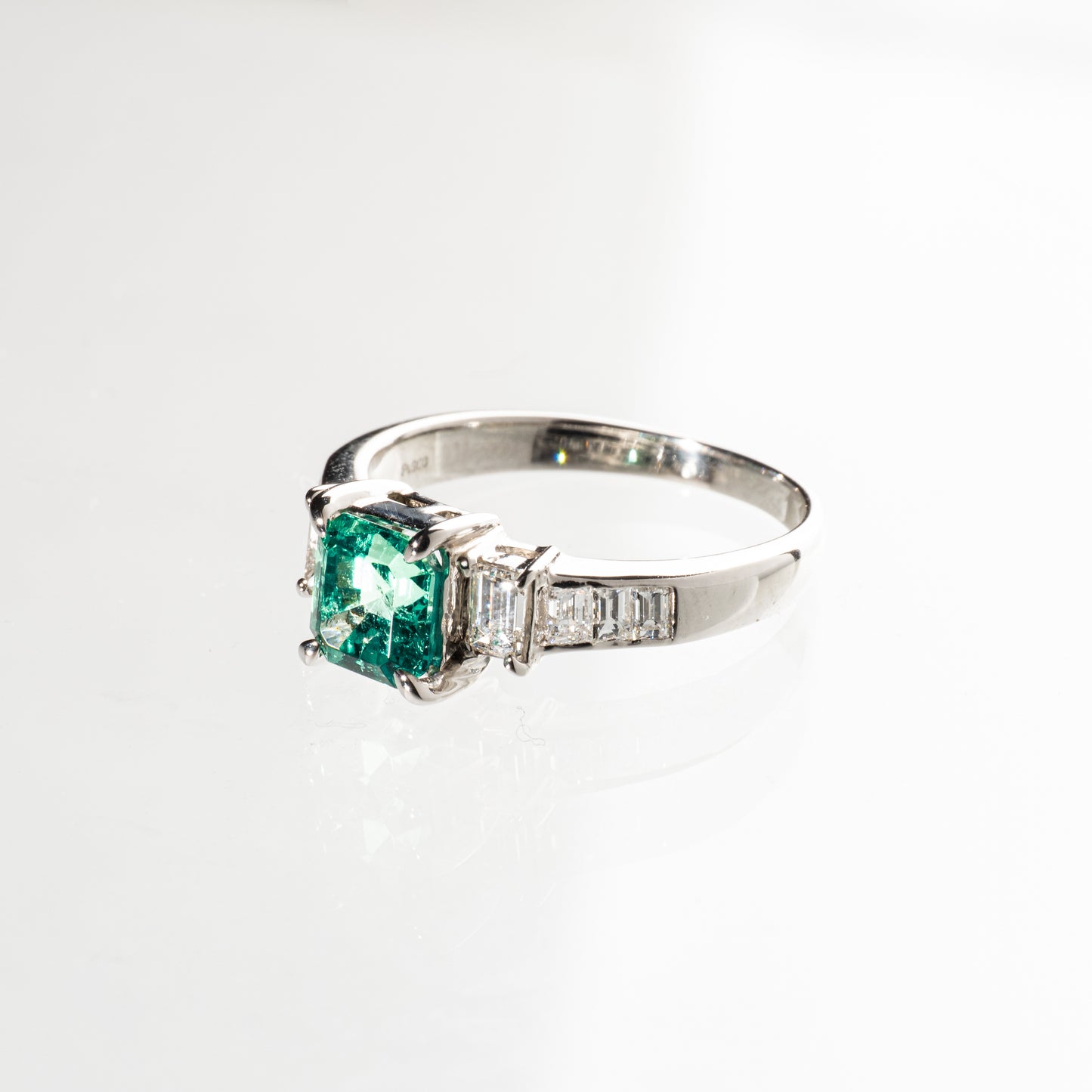 エメラルド1.17ct ダイヤモンド0.65ct Pt900 リング