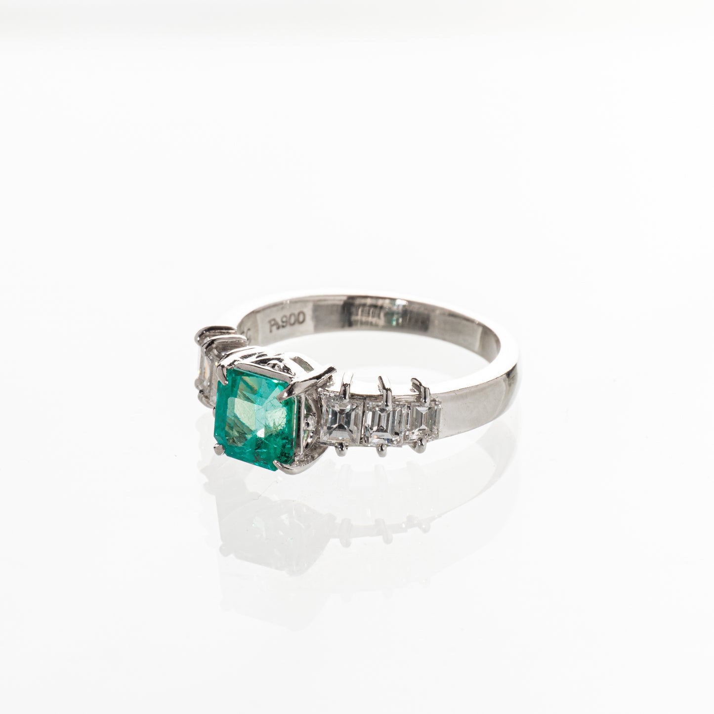 エメラルド0.79ct ダイヤモンド0.54ct Pt900 リング